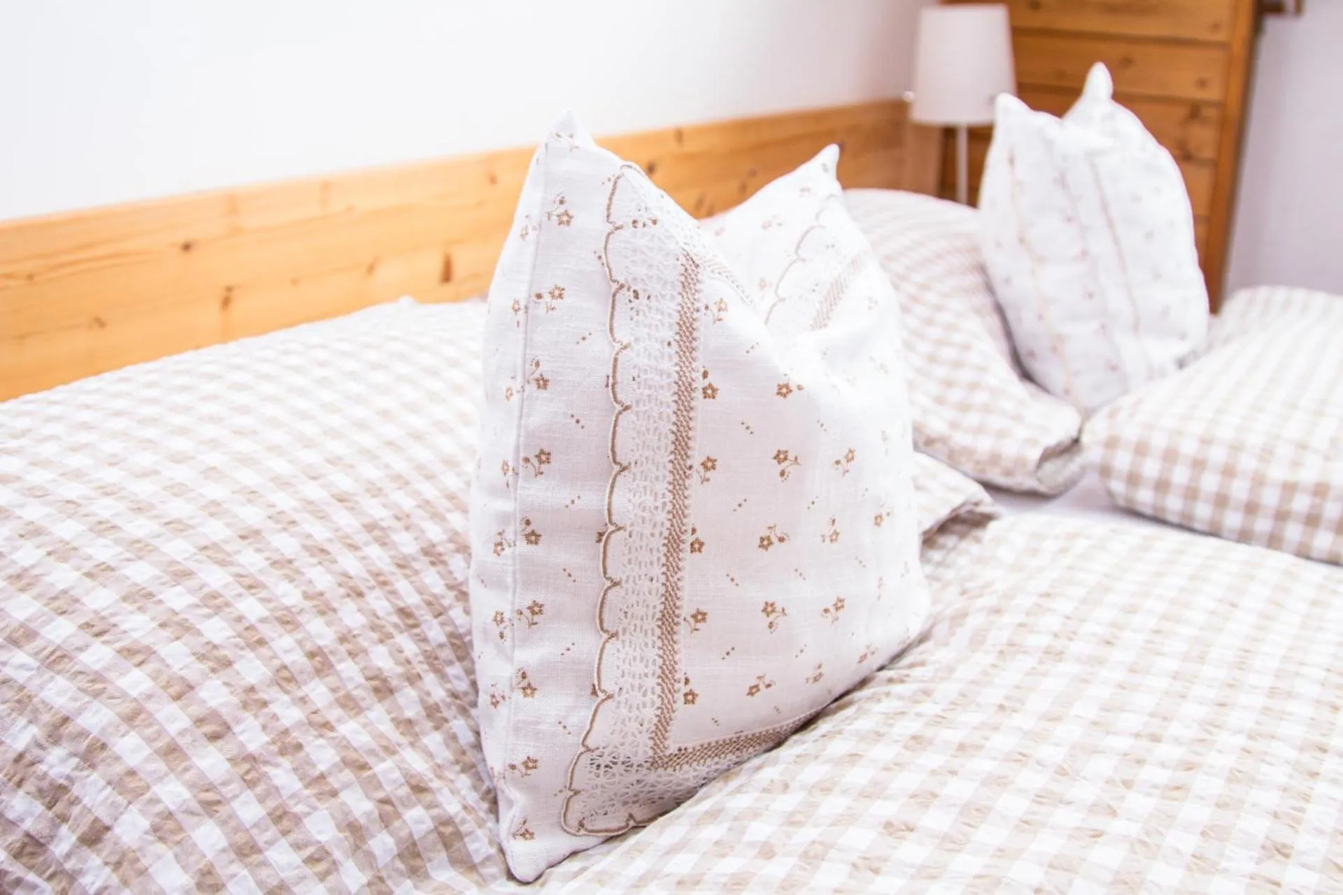 Decorative detail, Bed in Residence Chris Appart