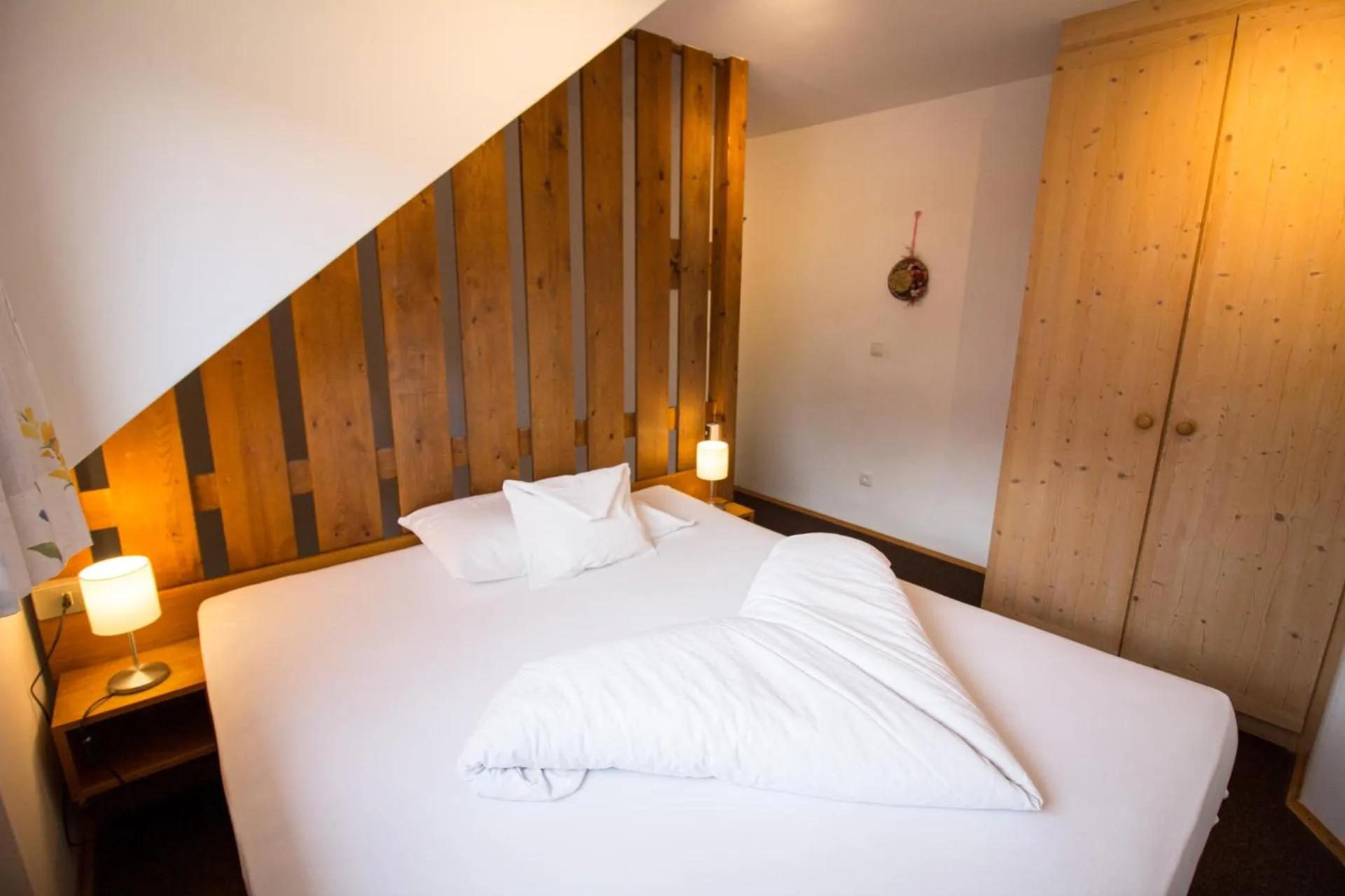 Bedroom, Bed in Residence Chris Appart