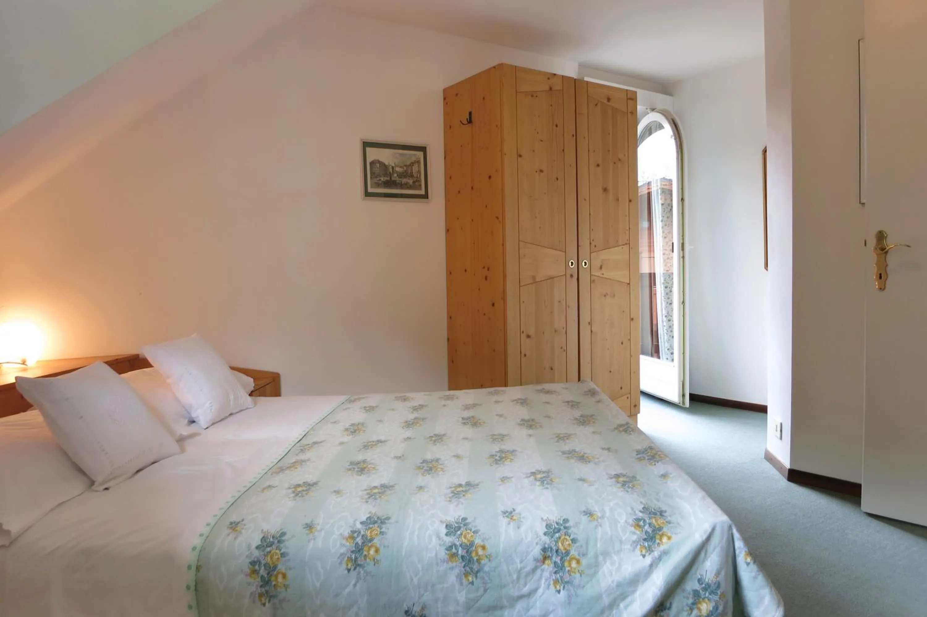 Bedroom, Bed in Residence Chris Appart