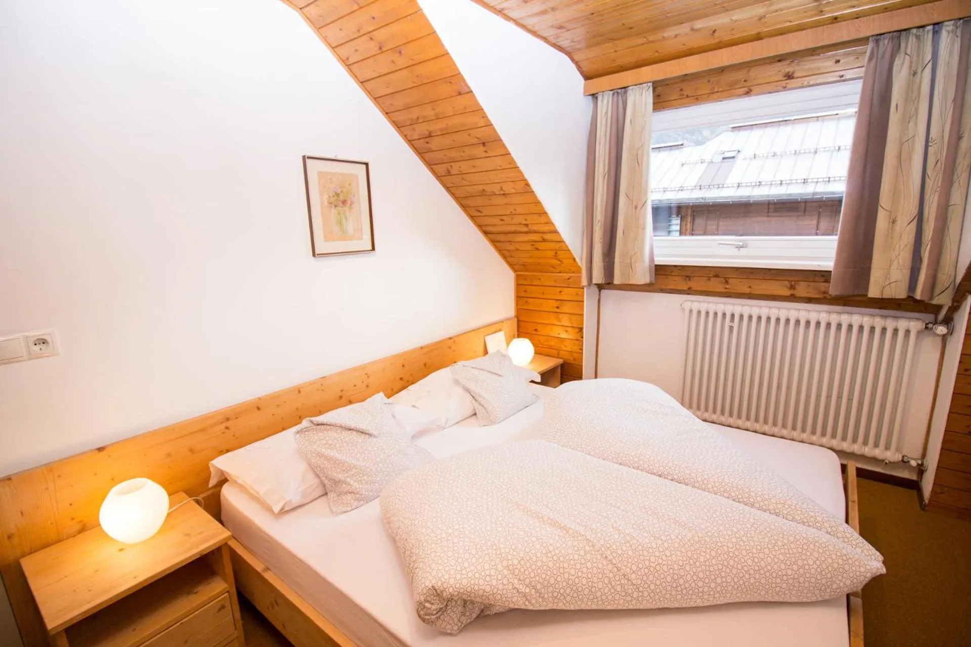 Bedroom, Bed in Residence Chris Appart