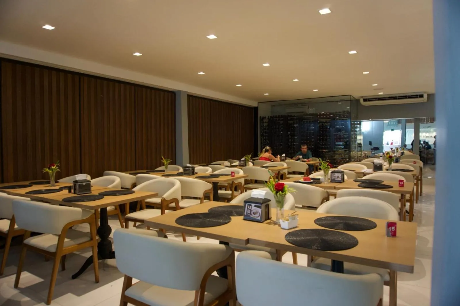 Restaurant/places to eat in Hotel Girassol Plaza