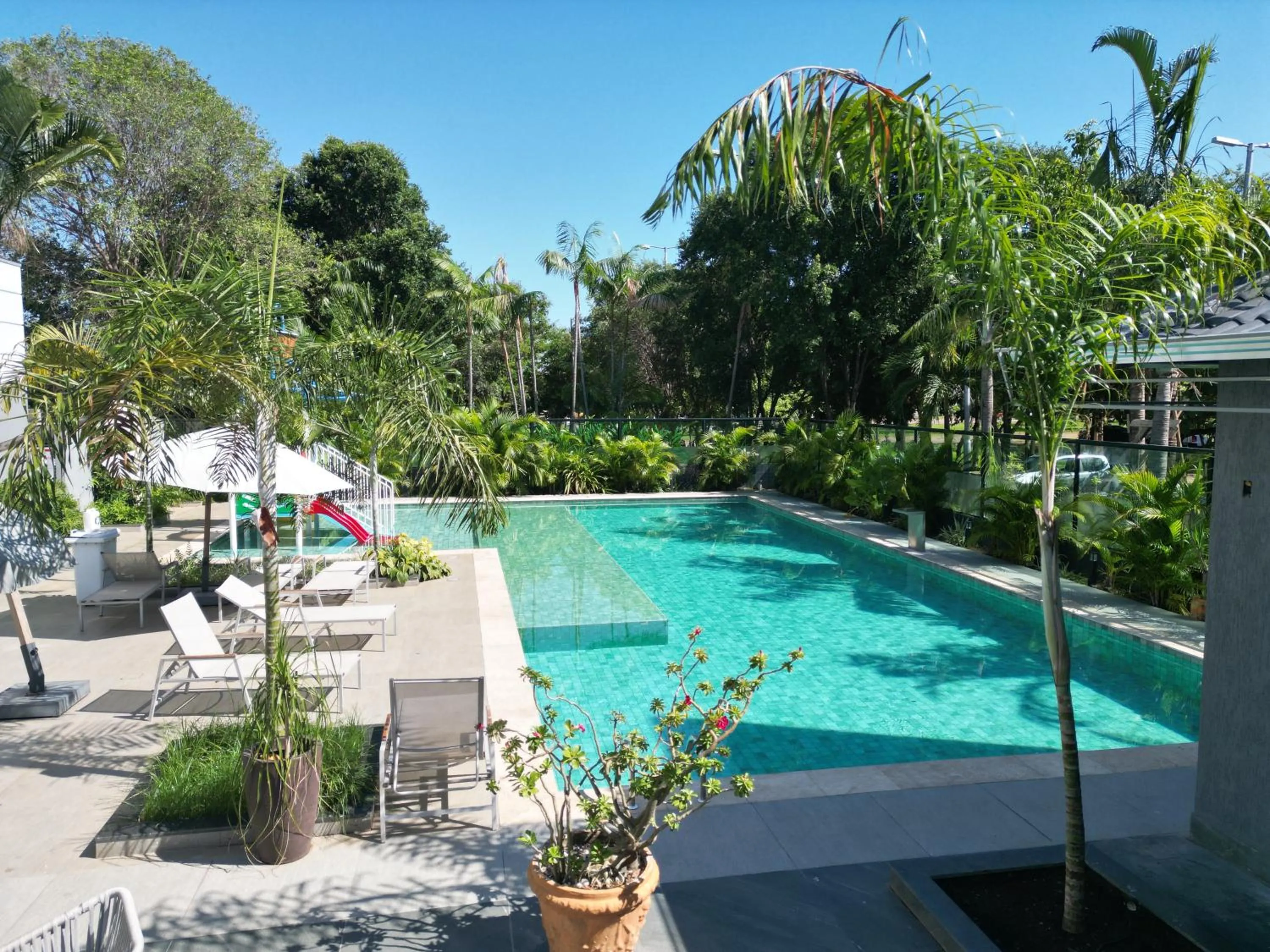 Swimming pool in Hotel Girassol Plaza
