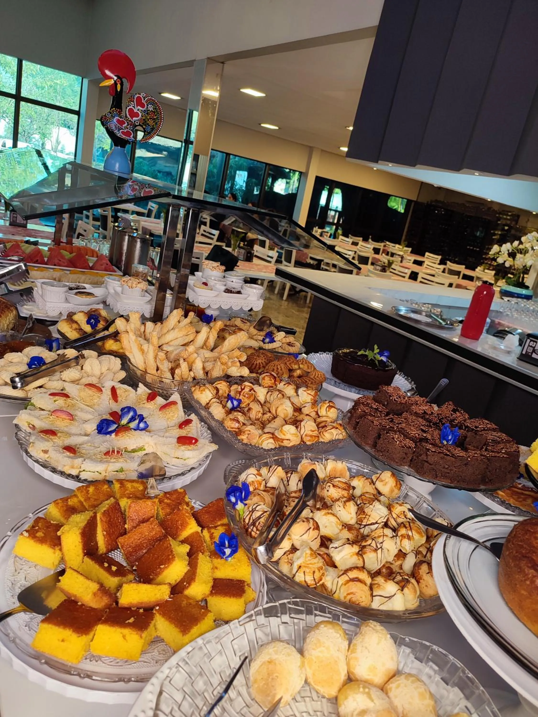 Restaurant/places to eat in Hotel Girassol Plaza