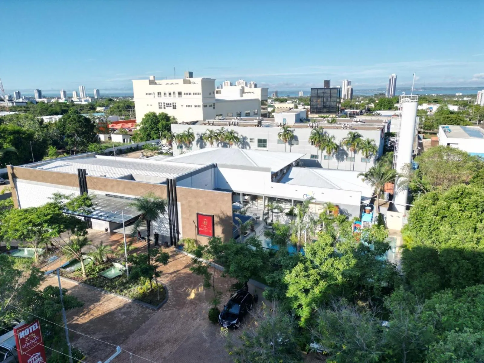 Facade/entrance in Hotel Girassol Plaza