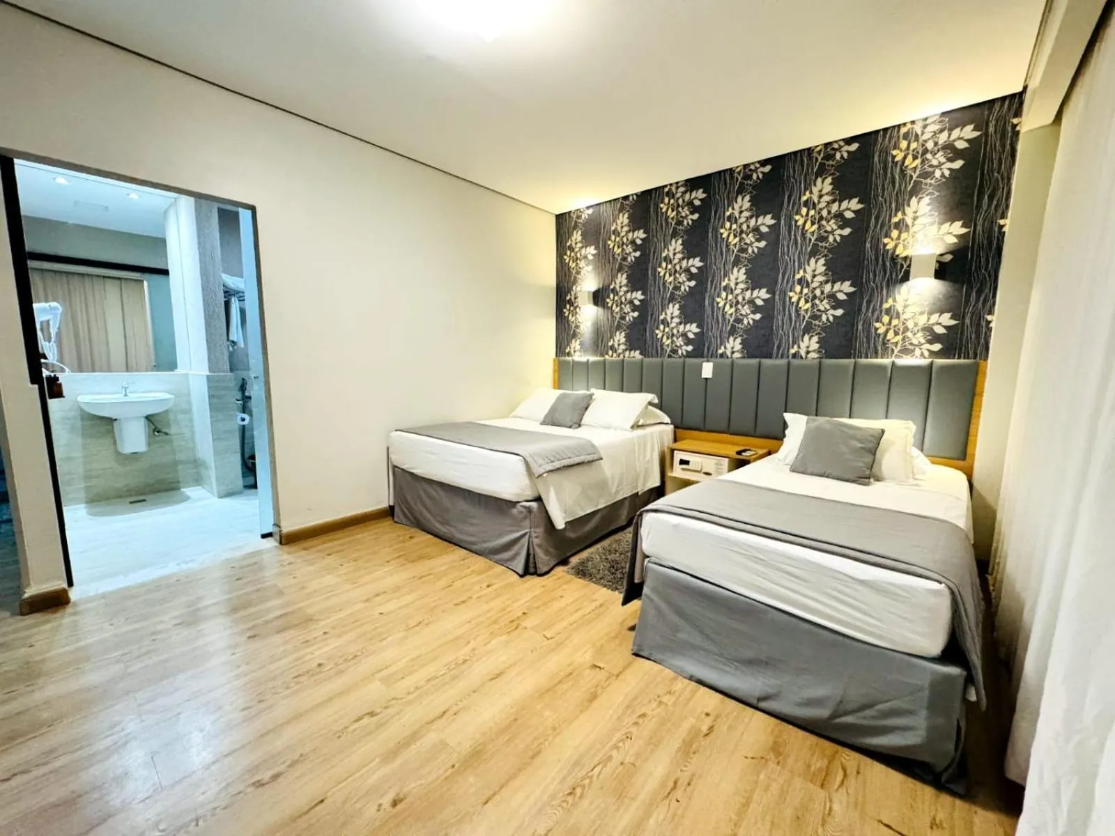 Bedroom, Bed in Hotel Girassol Plaza