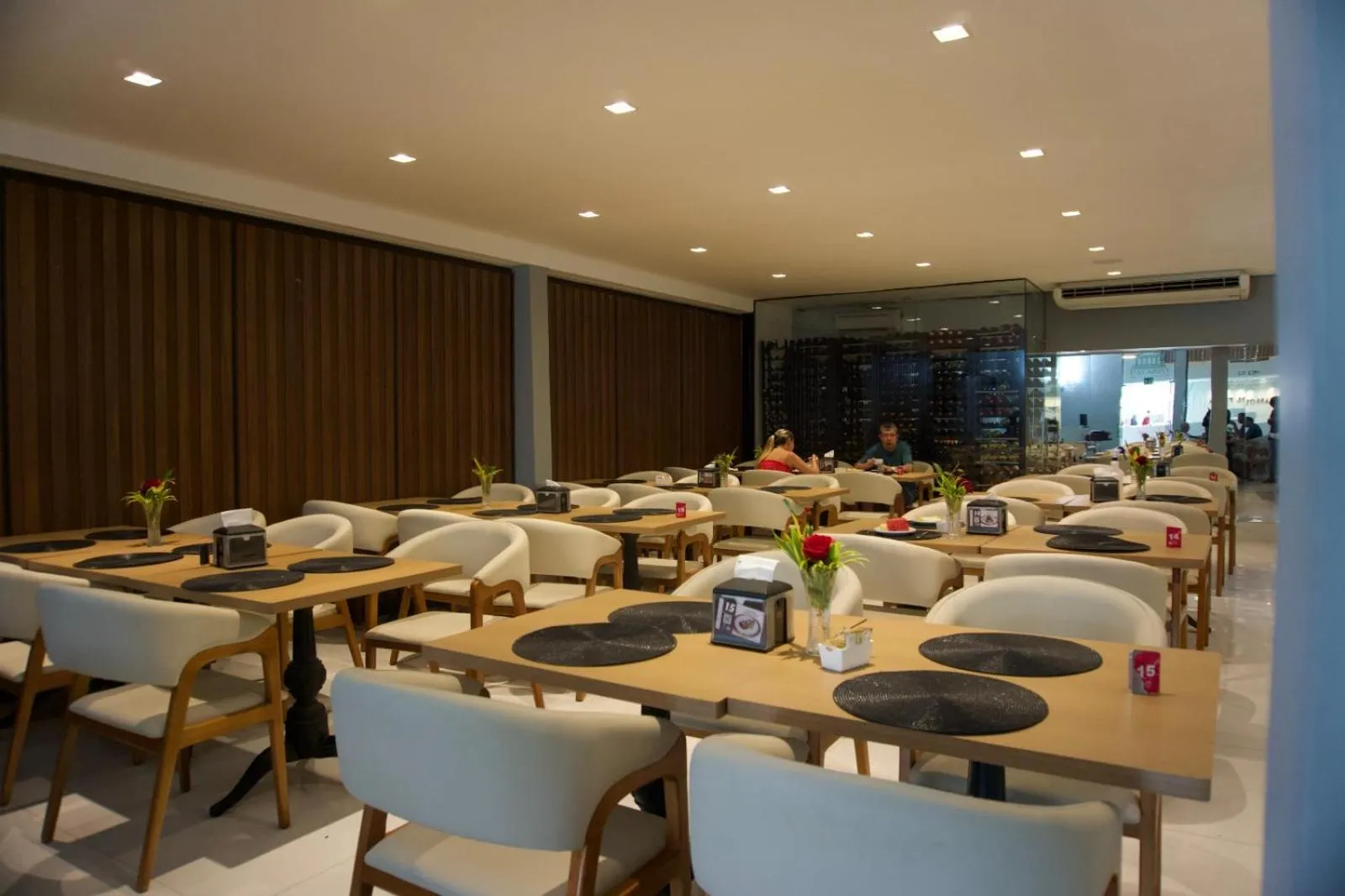 Restaurant/places to eat in Hotel Girassol Plaza