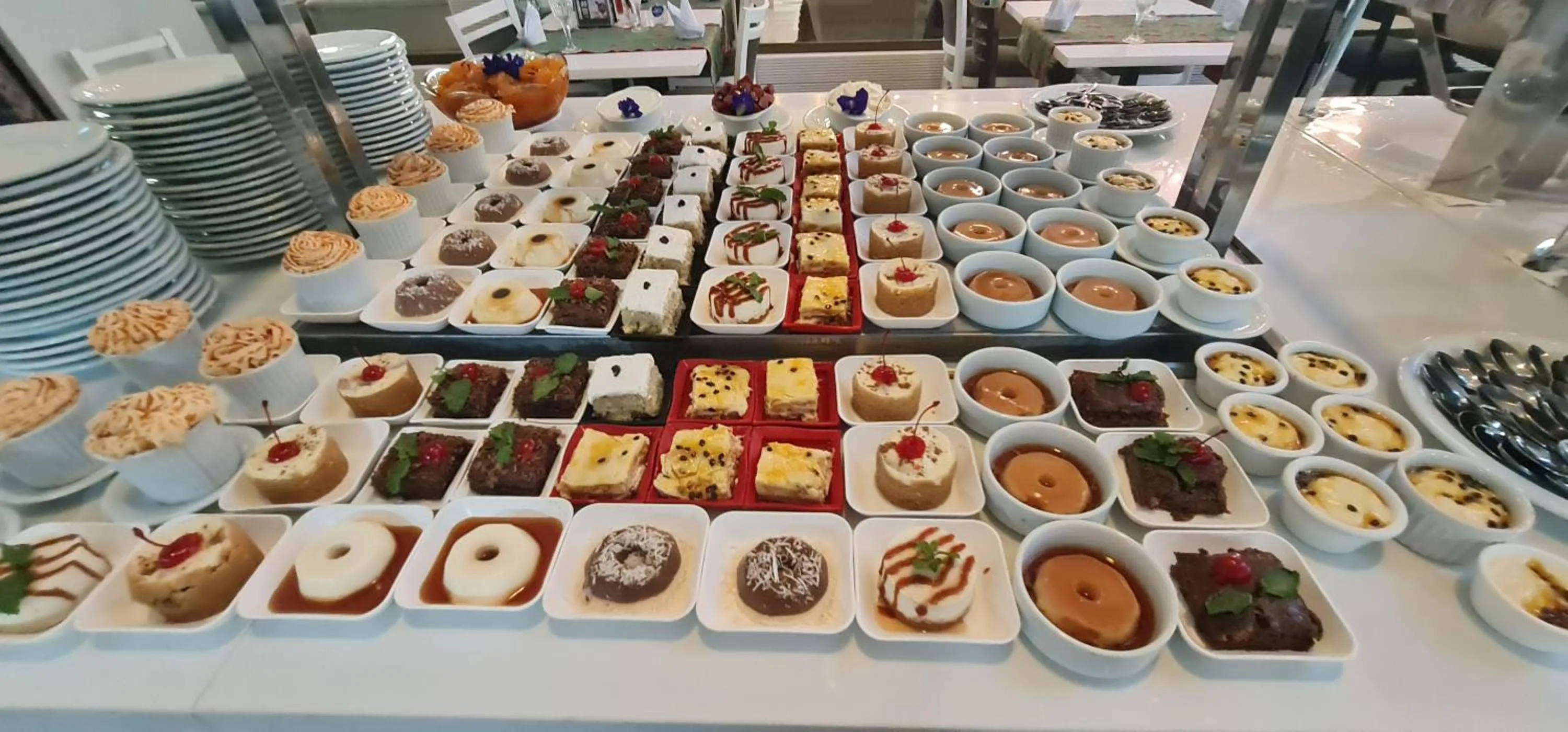 Restaurant/places to eat in Hotel Girassol Plaza