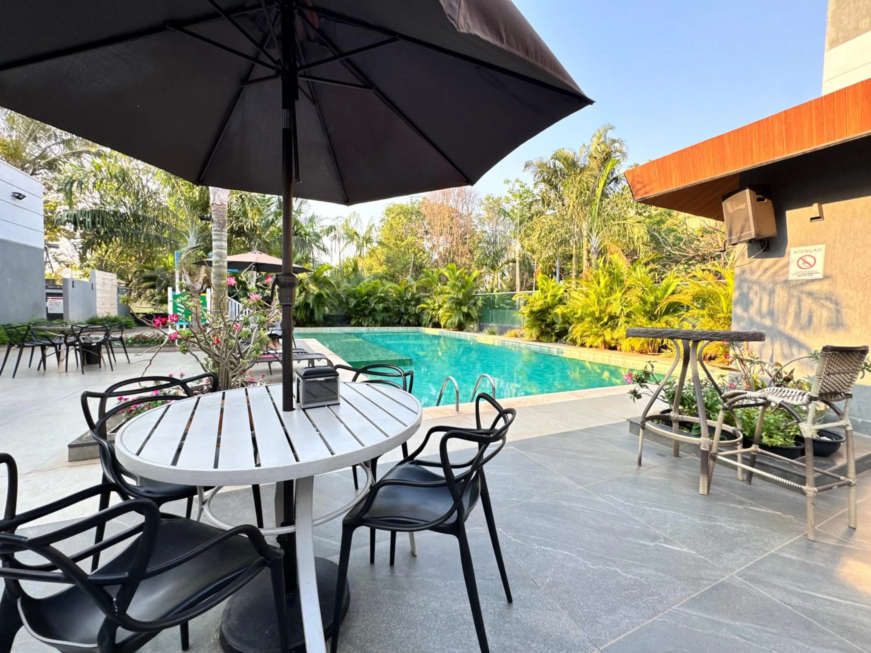 Swimming pool in Hotel Girassol Plaza