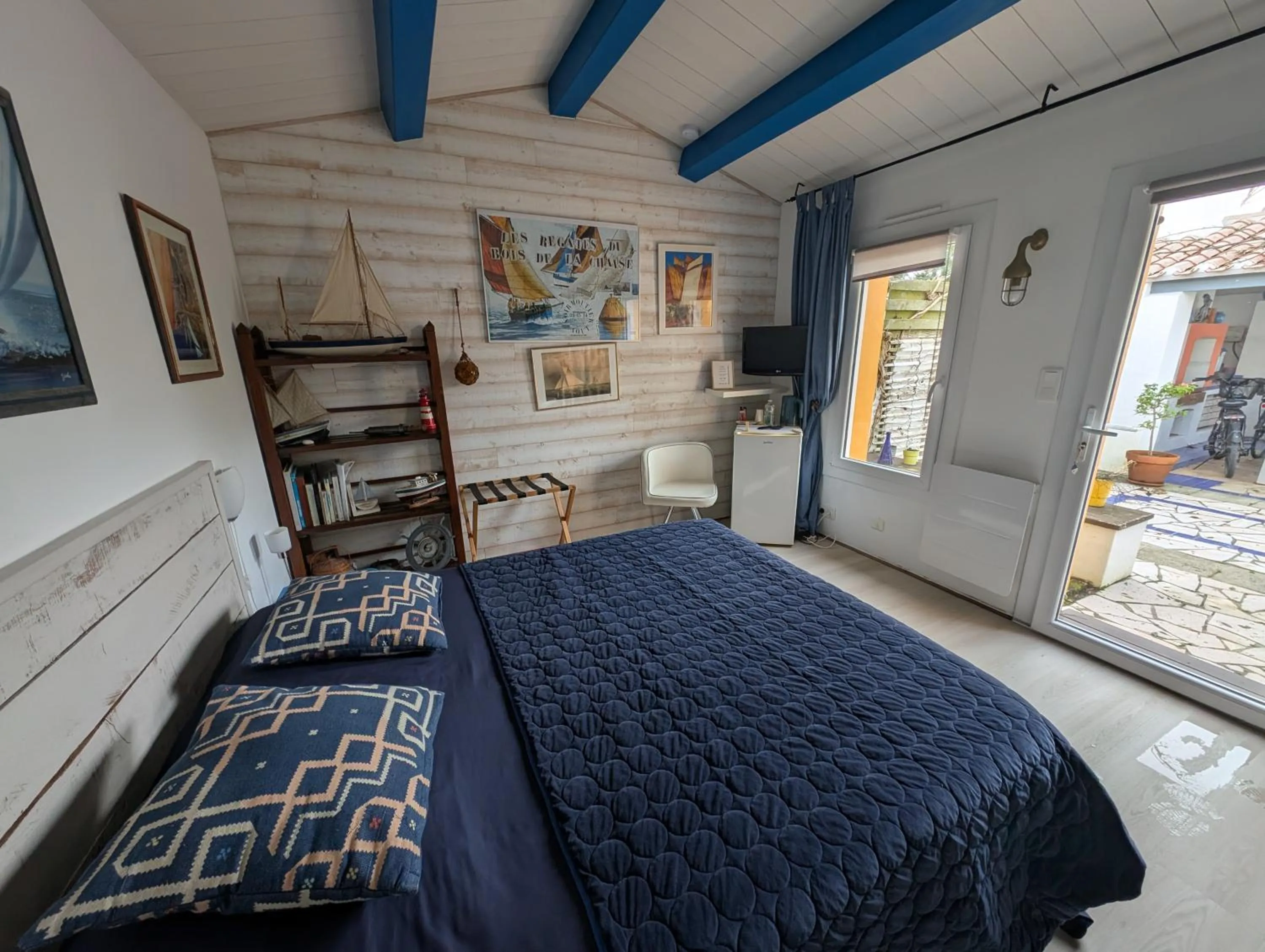 Bed in Les Yeux Bleus Bed & Breakfast