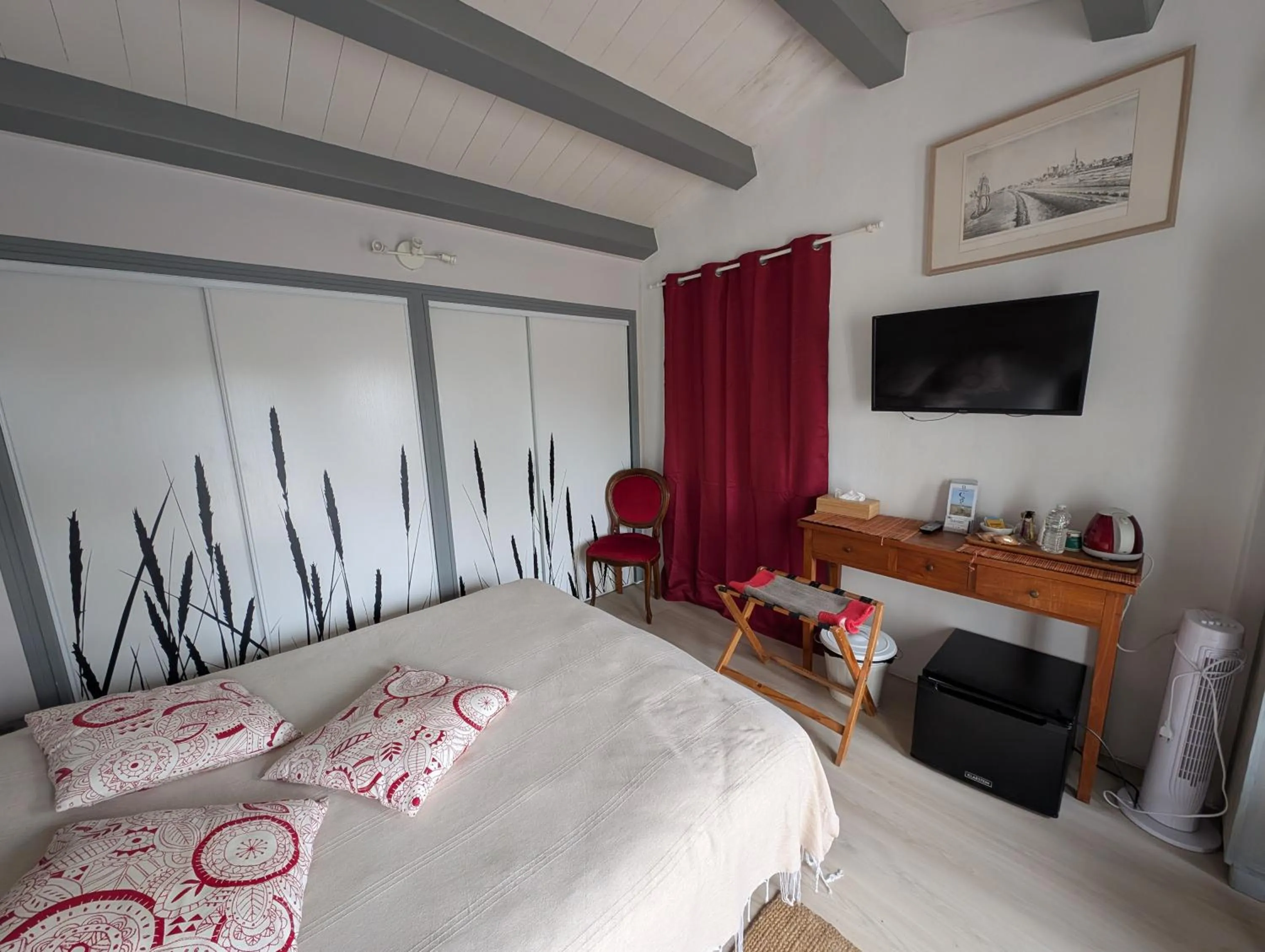 Photo of the whole room, Bed in Les Yeux Bleus Bed & Breakfast