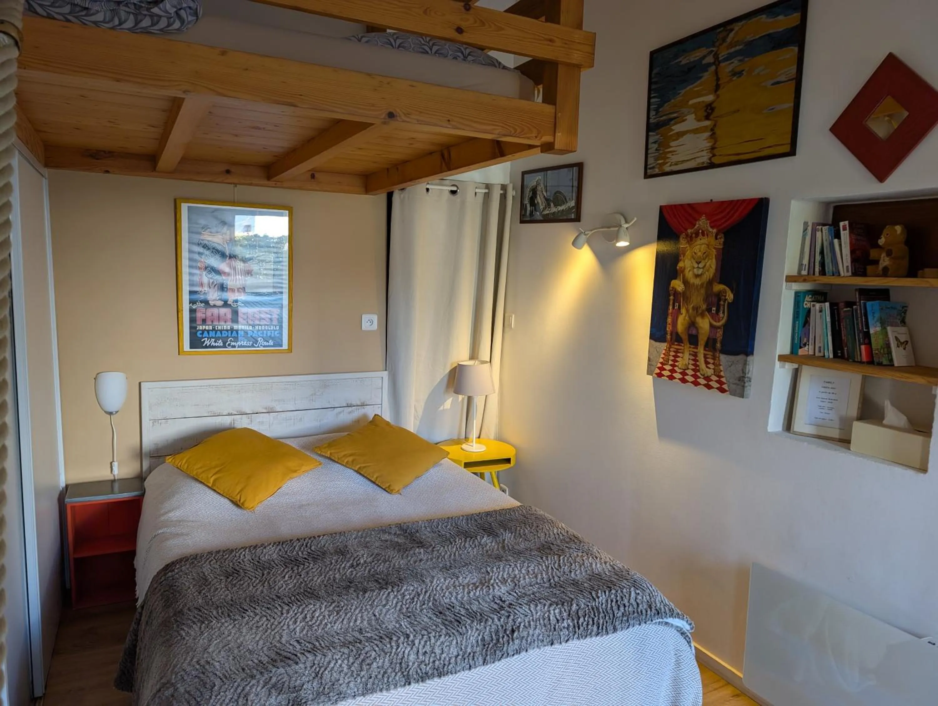 Photo of the whole room, Bed in Les Yeux Bleus Bed & Breakfast