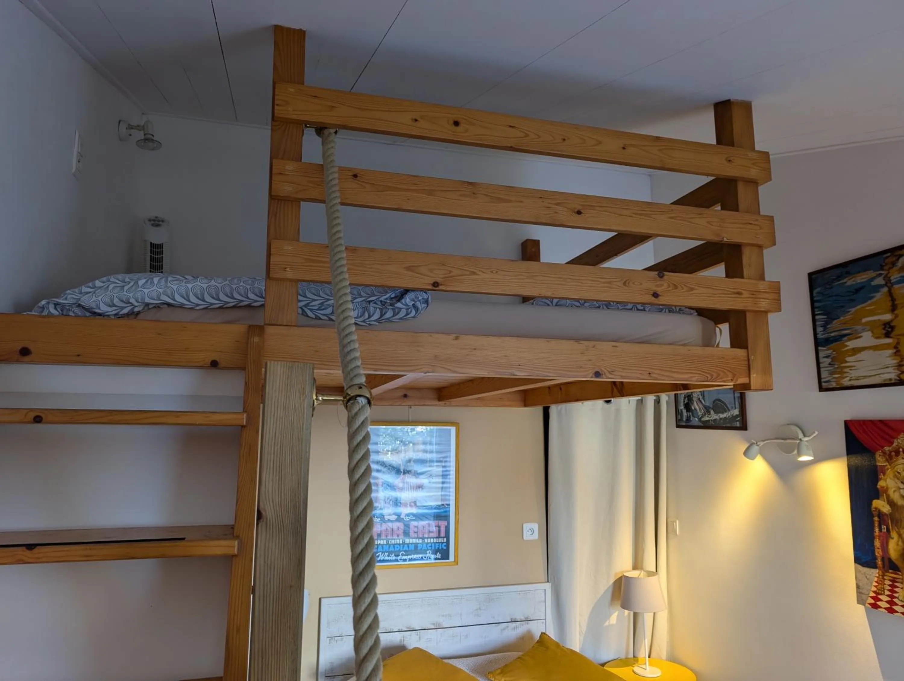 bunk bed, Bed in Les Yeux Bleus Bed & Breakfast
