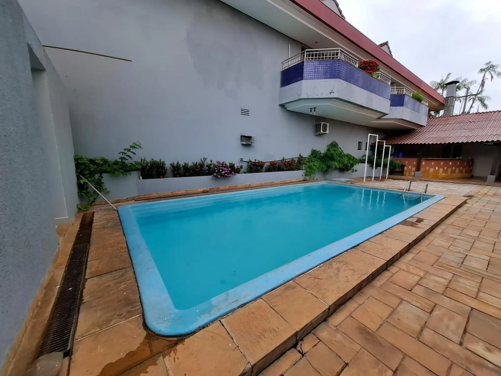 Swimming pool in Pousada dos Girassóis