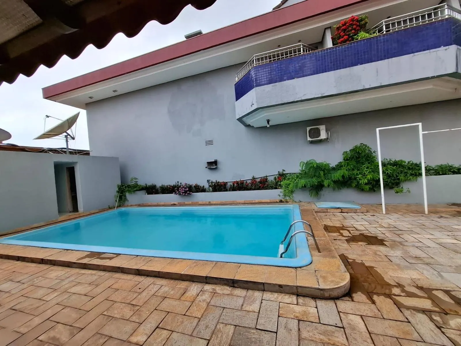 Swimming pool in Pousada dos Girassóis