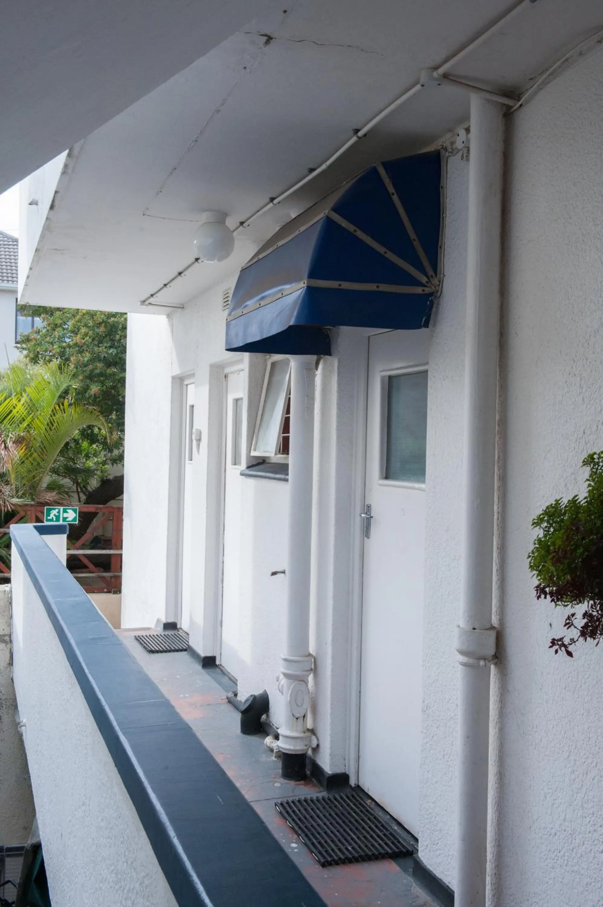 Property building in Big Blue Backpackers