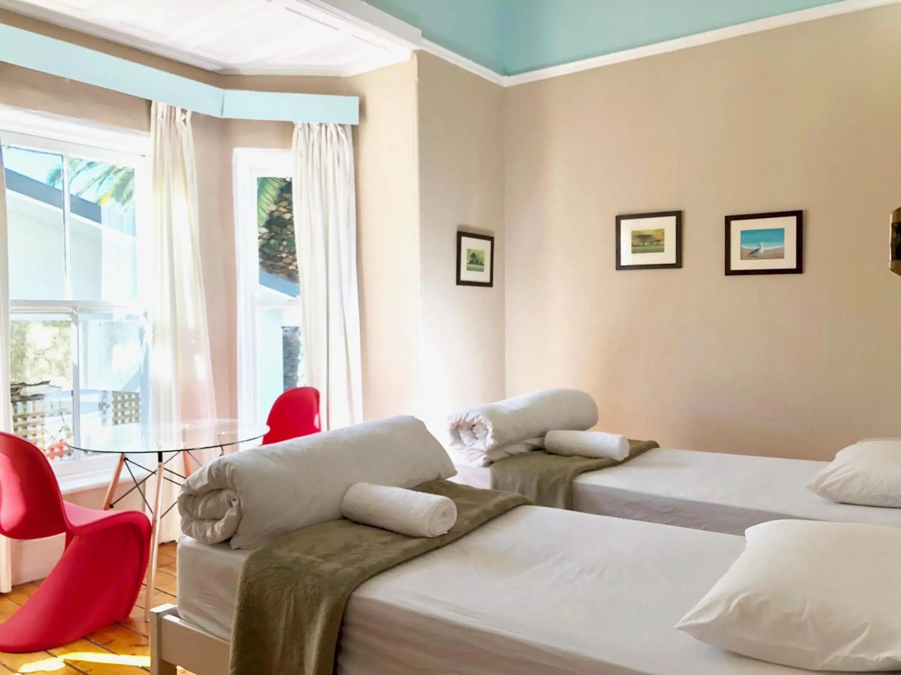 Twin Room with Shared Facilities in Big Blue Backpackers Twin Room with Shared Facilities in Big Blue Backpackers