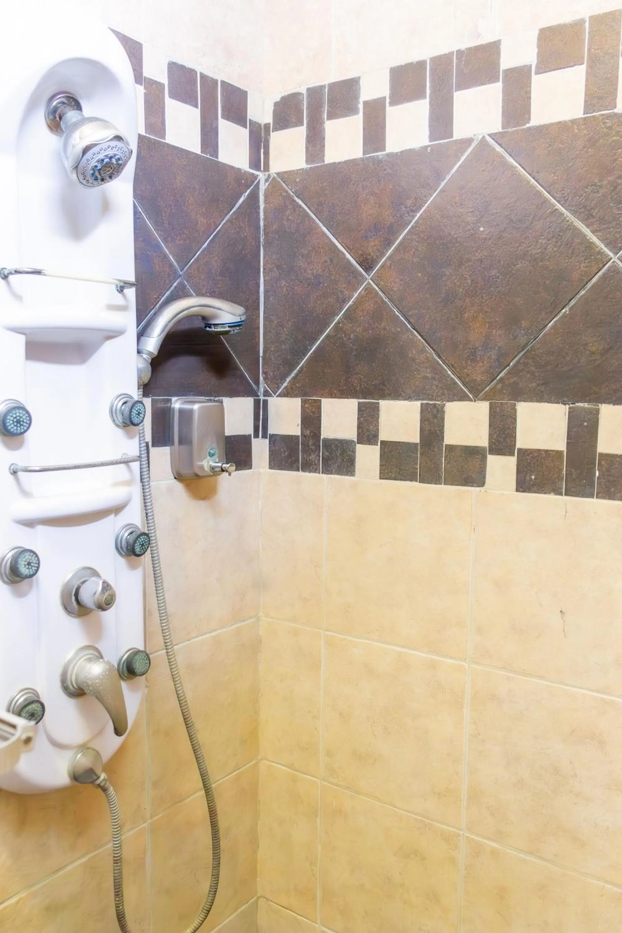 Shower in Hostal Antares