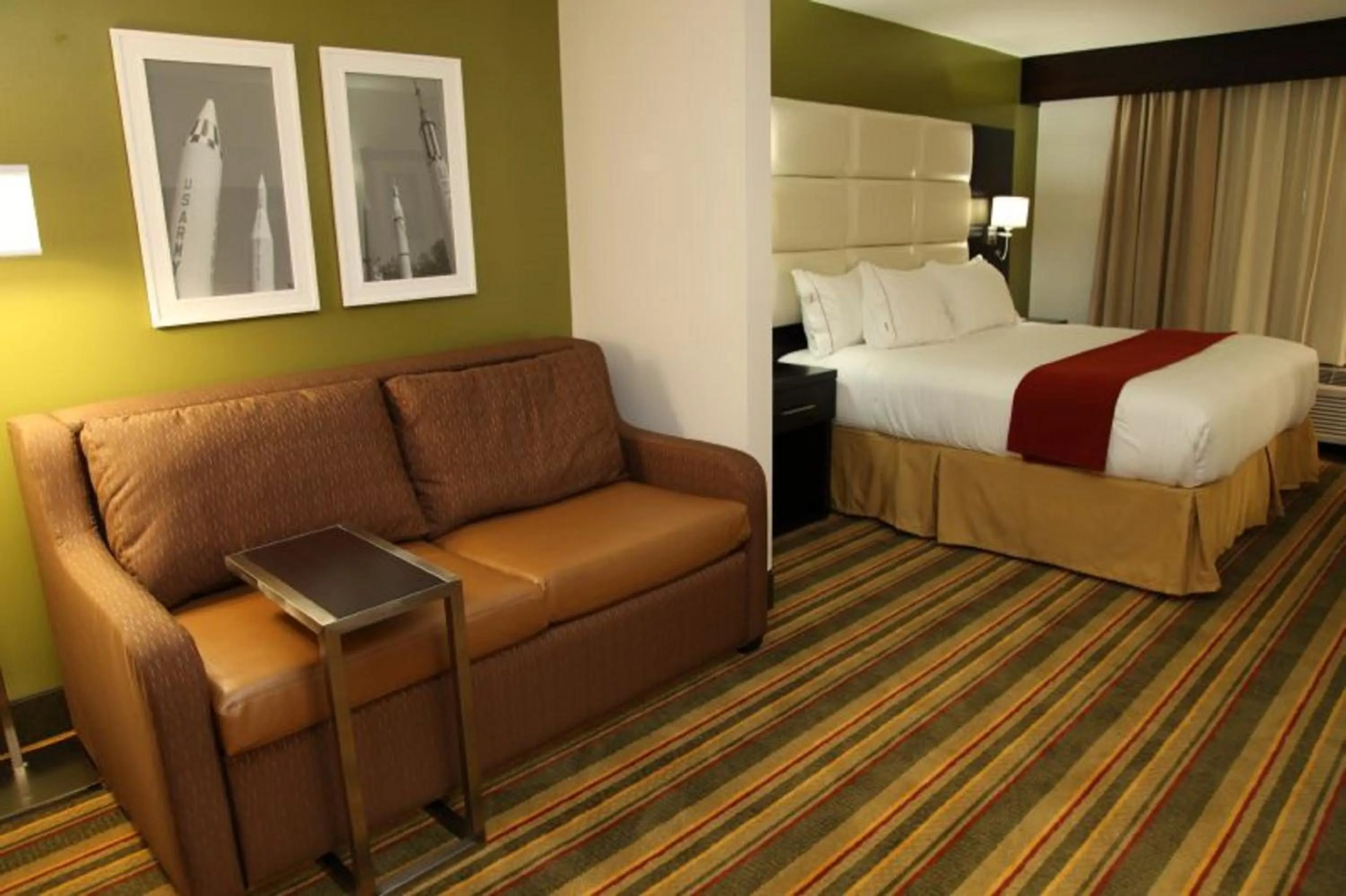 Bedroom, Bed in Holiday Inn Express & Suites - Huntsville Airport by IHG