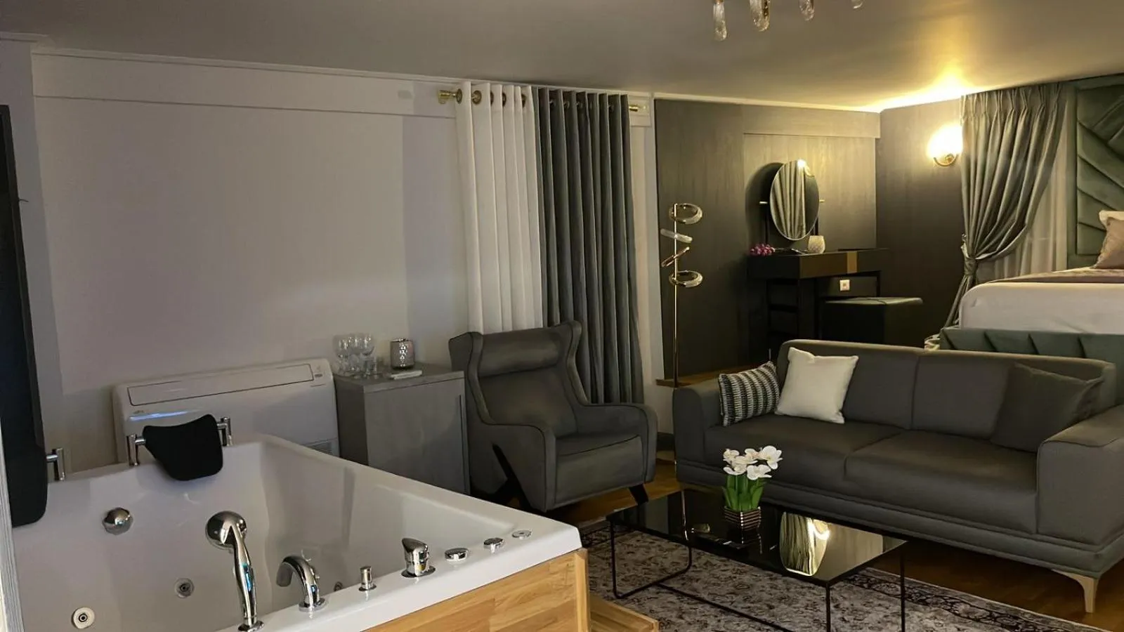 Bed in City Center Hotel