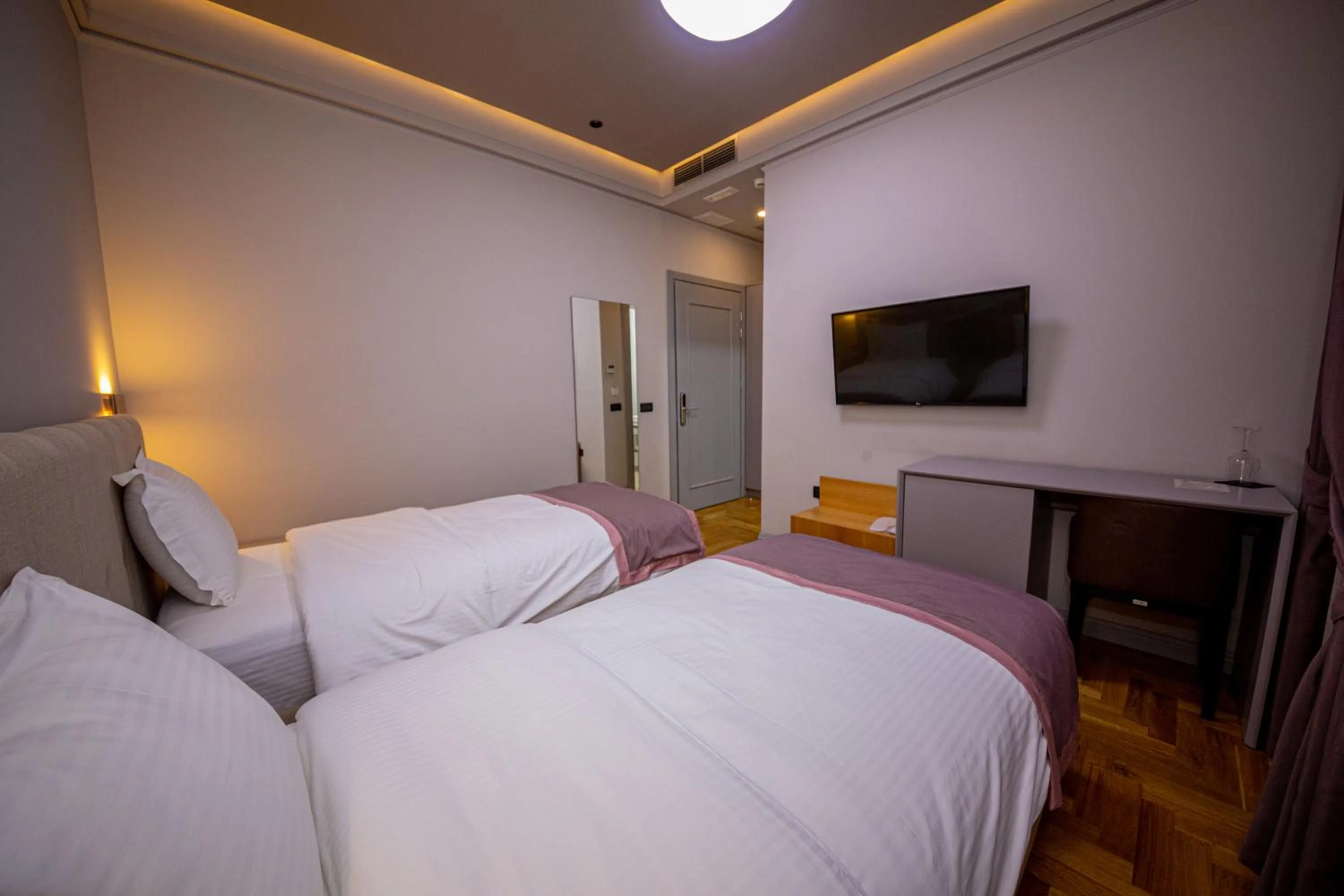 Bedroom, Bed in City Center Hotel