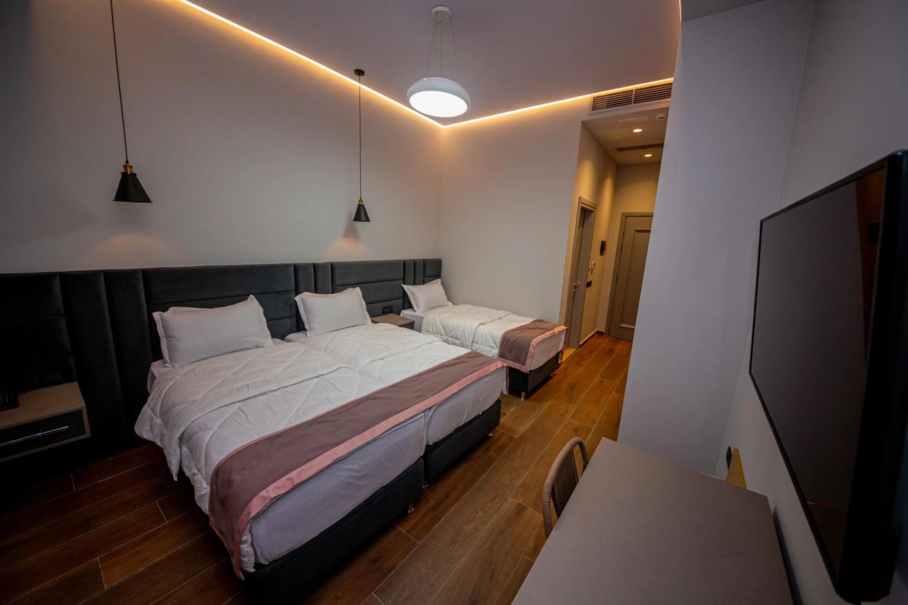 Bedroom, Bed in City Center Hotel