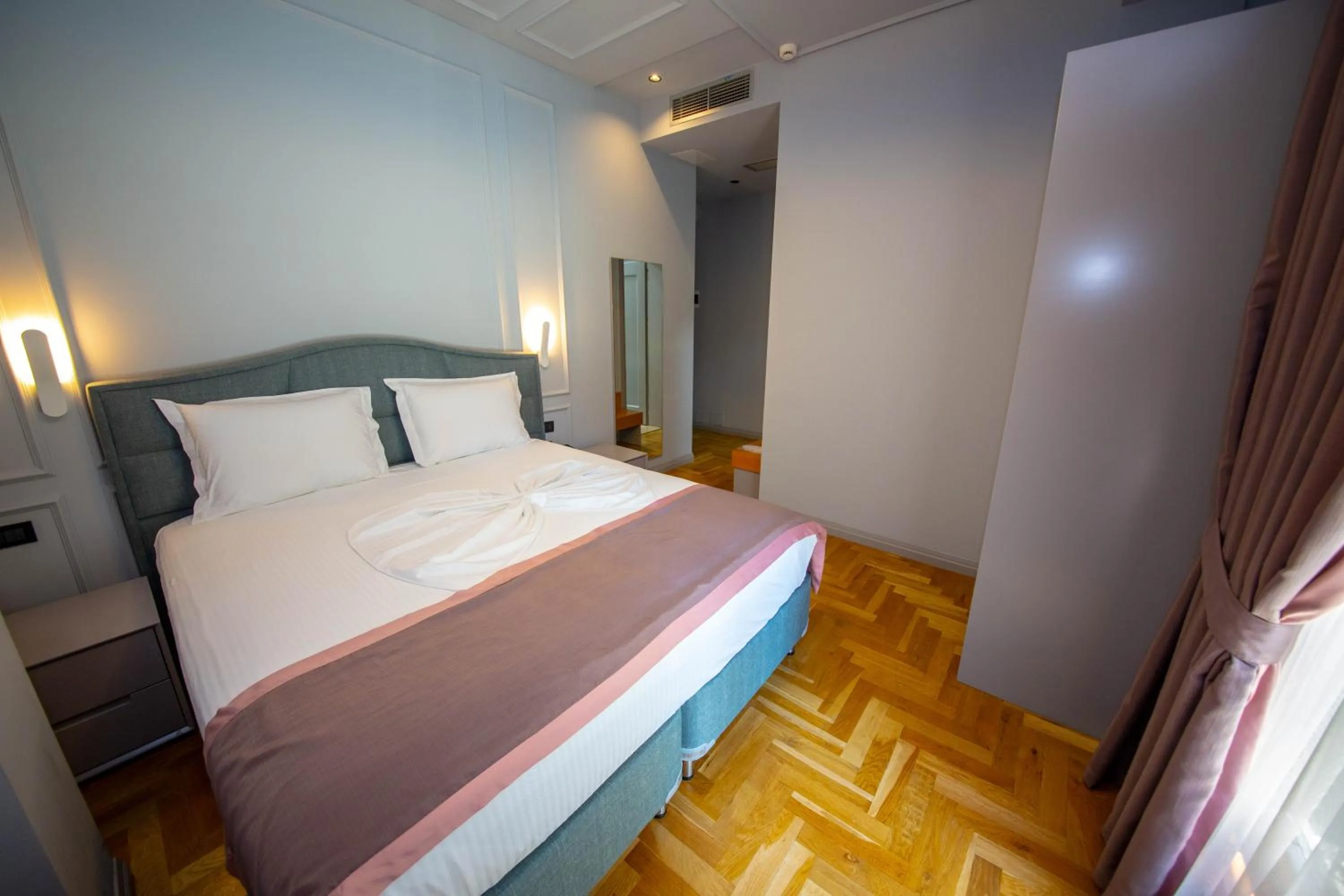 Bedroom, Bed in City Center Hotel