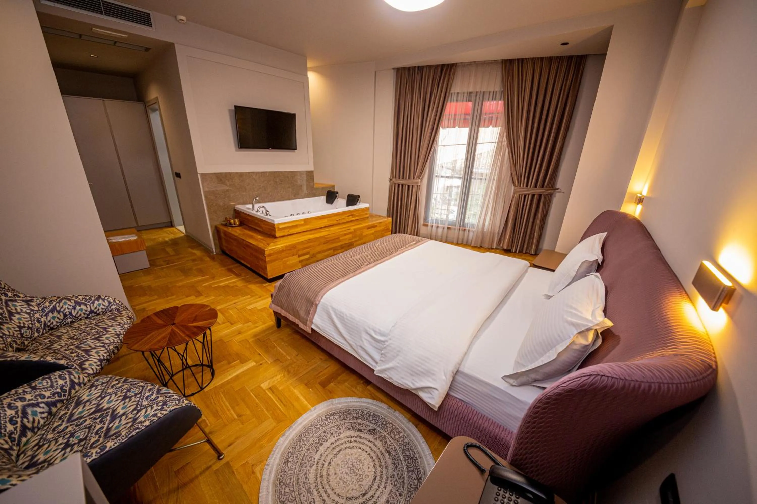 Bedroom, Bed in City Center Hotel