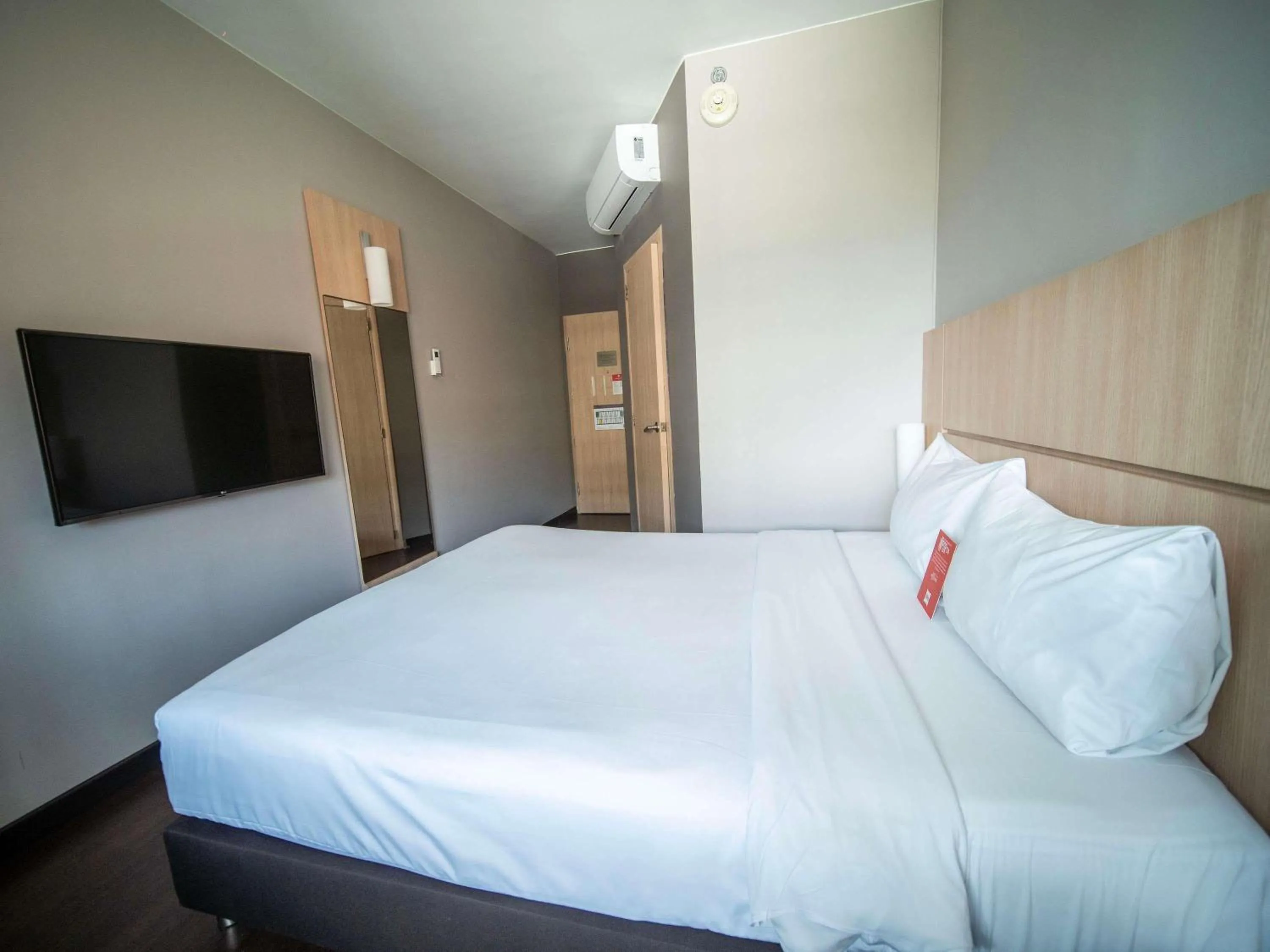 Bedroom, Bed in ibis Medellin