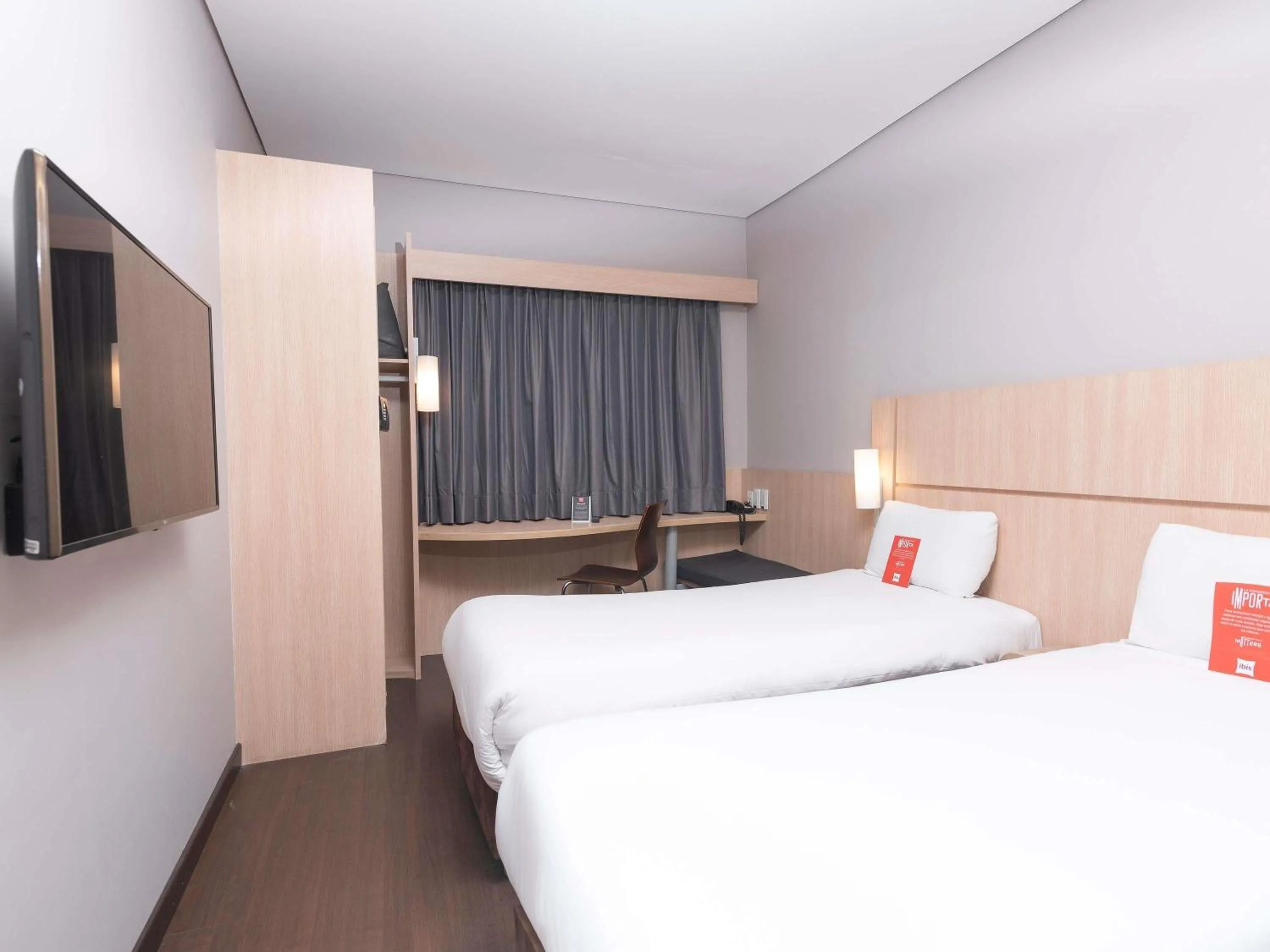 Bedroom, Bed in ibis Medellin