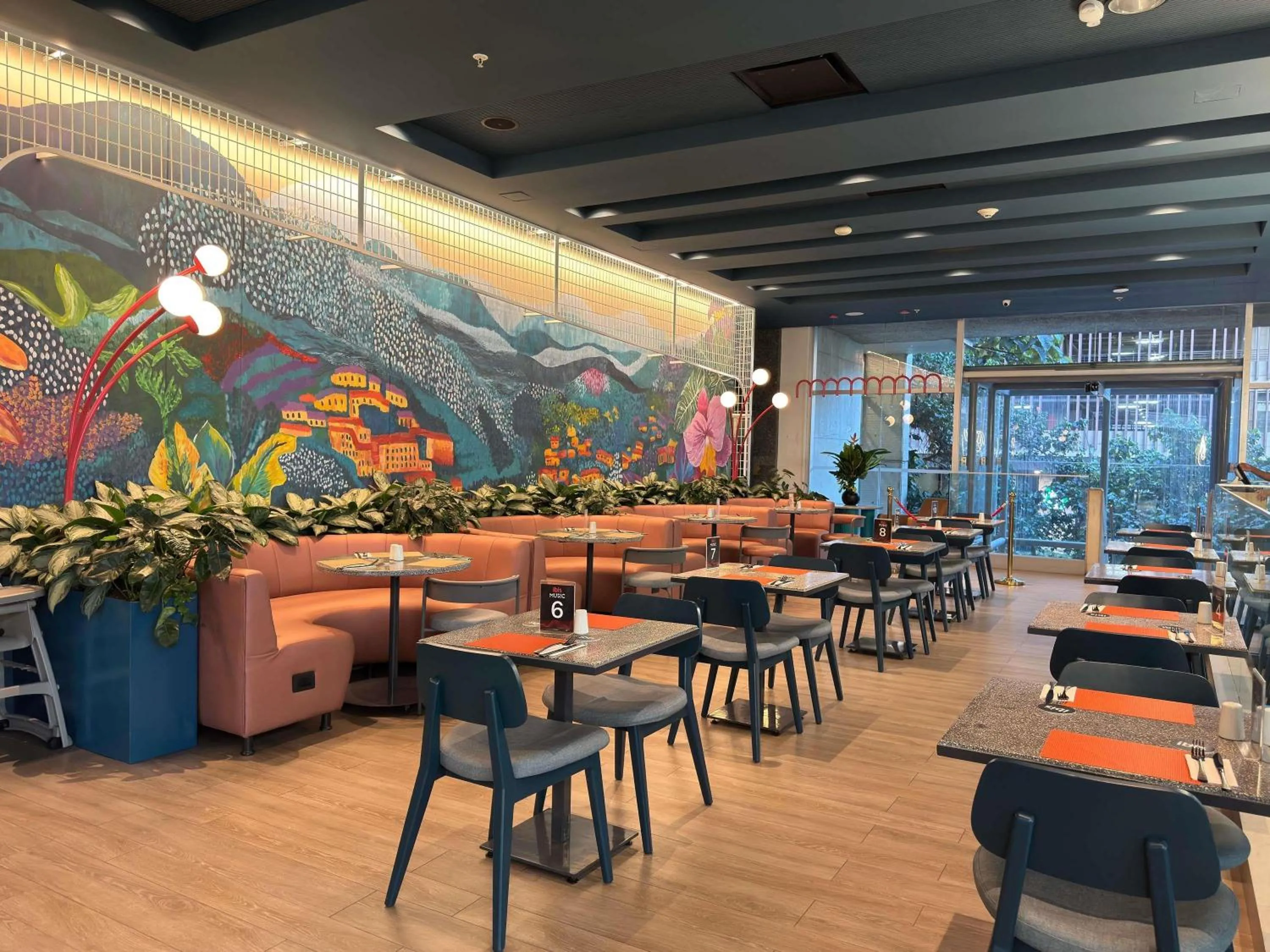 Restaurant/places to eat in ibis Medellin