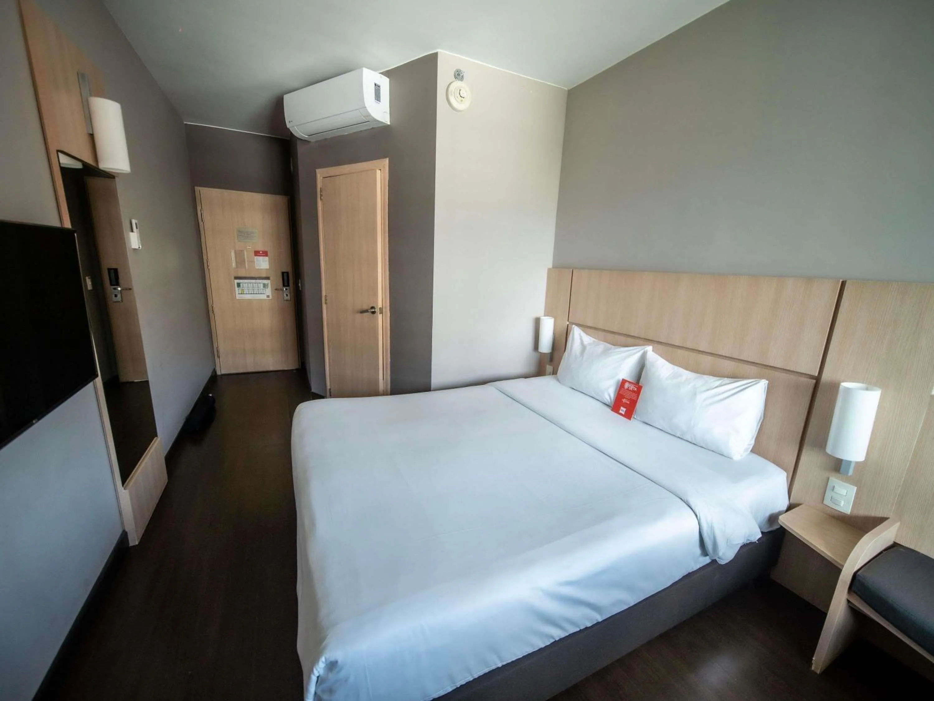 Bedroom, Bed in ibis Medellin
