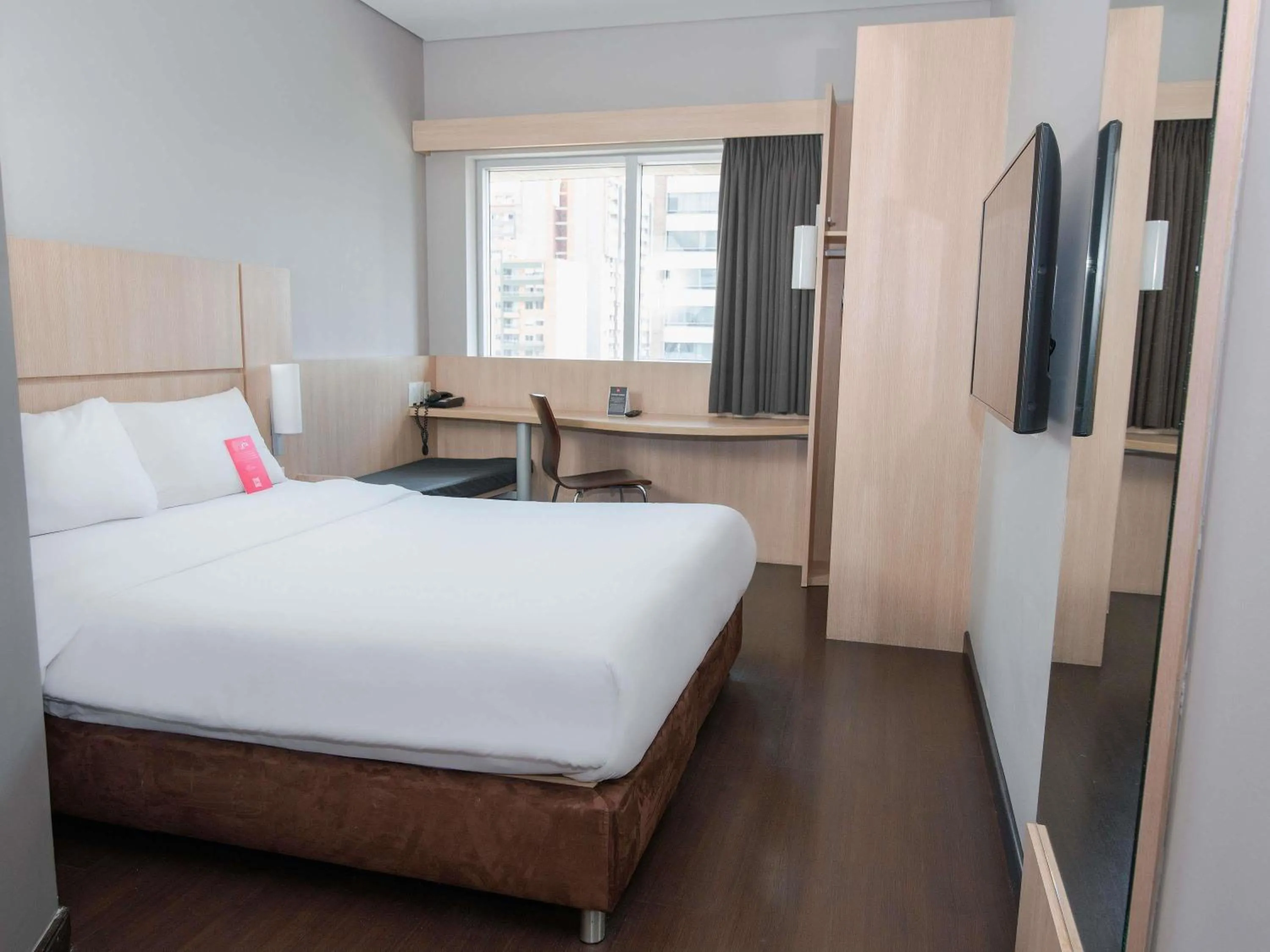 Bedroom, Bed in ibis Medellin