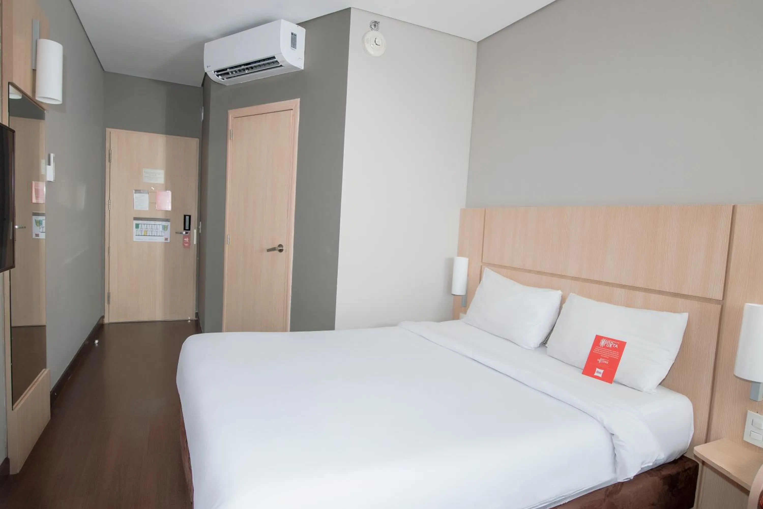 Bed in ibis Medellin