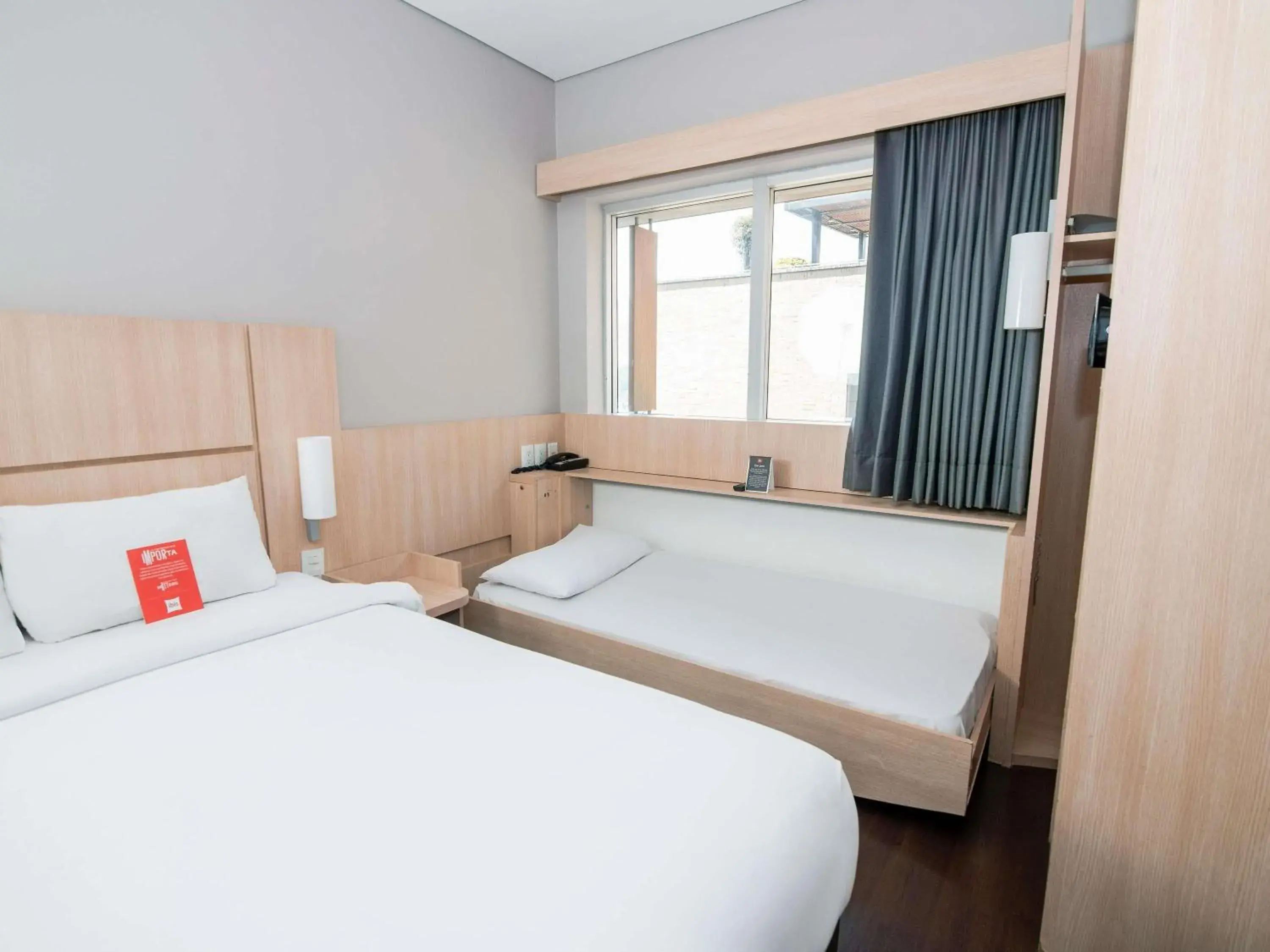 Double Room with Extra Futon for Child in ibis Medellin Double Room with Extra Futon for Child in ibis Medellin