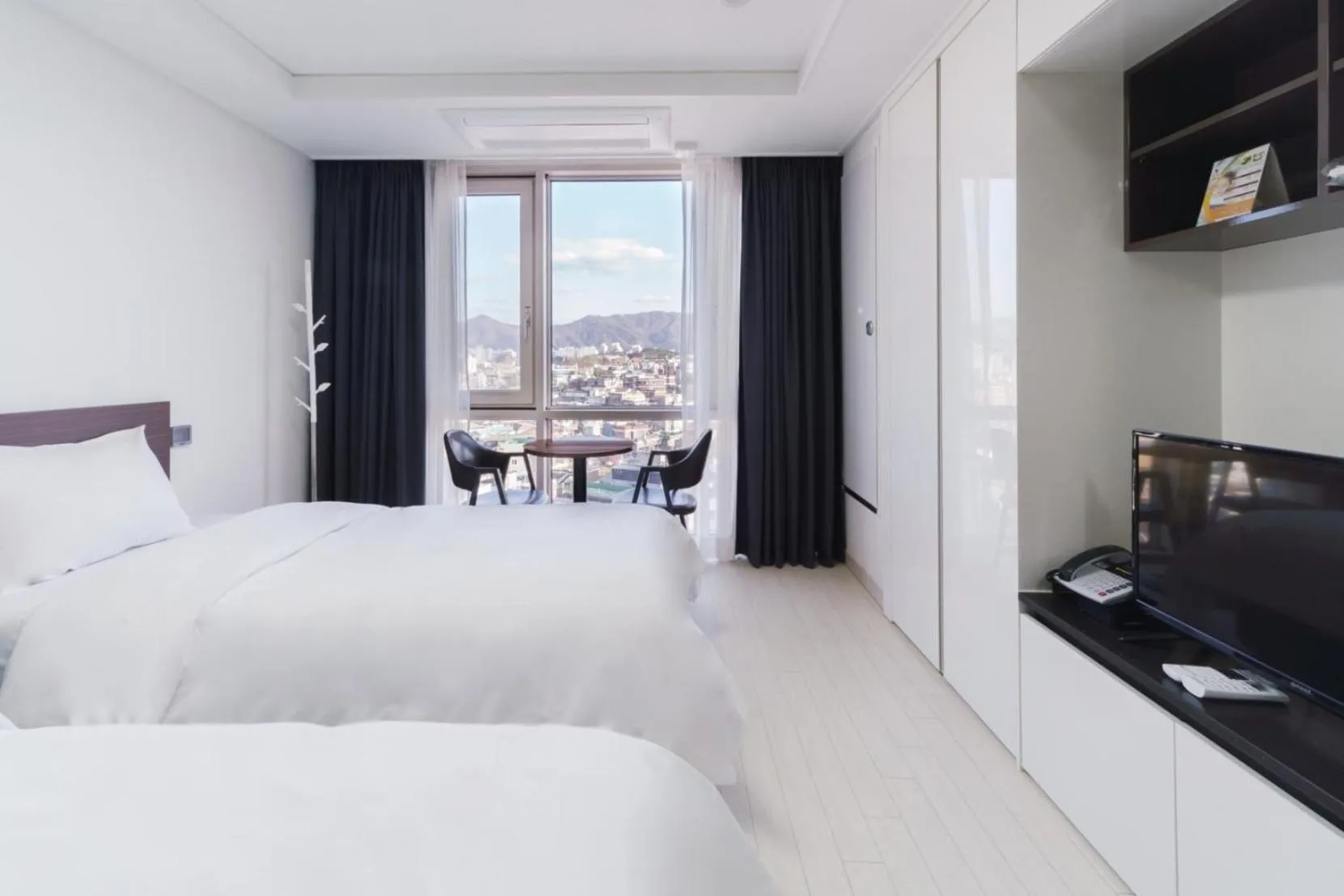 TV and multimedia, Bed in The Venezia Suite Hotel