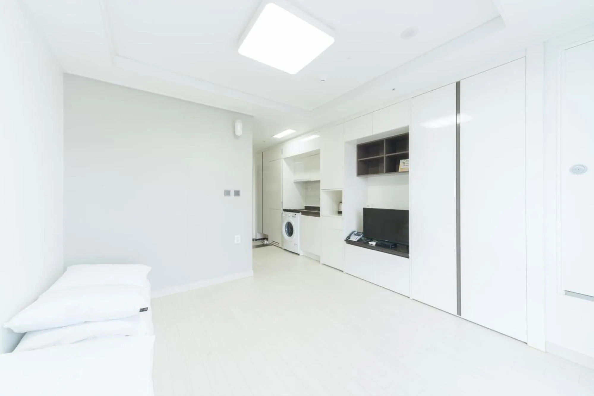 TV and multimedia in The Venezia Suite Hotel