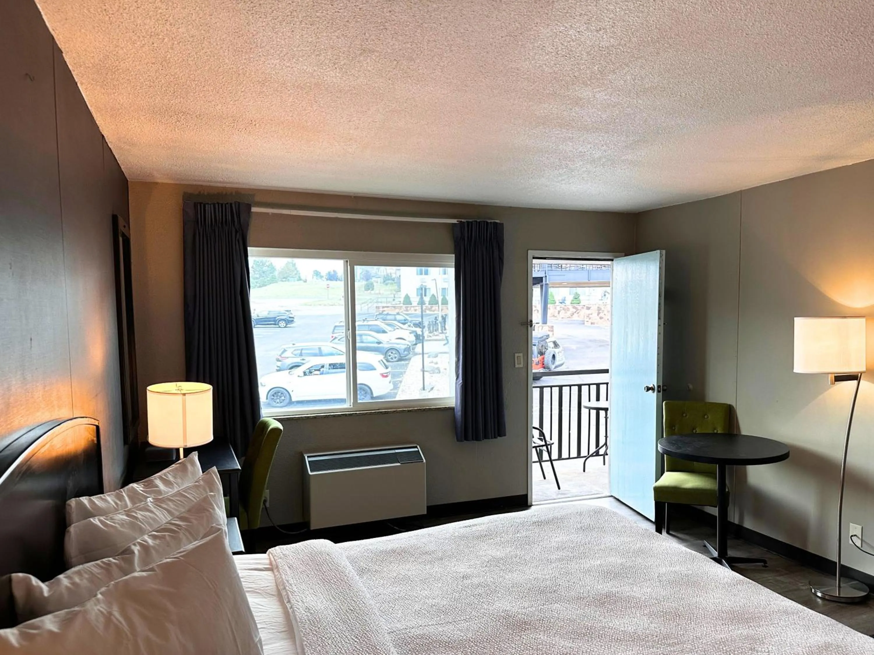 Bedroom, Bed in Expedition Lodge Estes Park at Rocky Mtn National Park