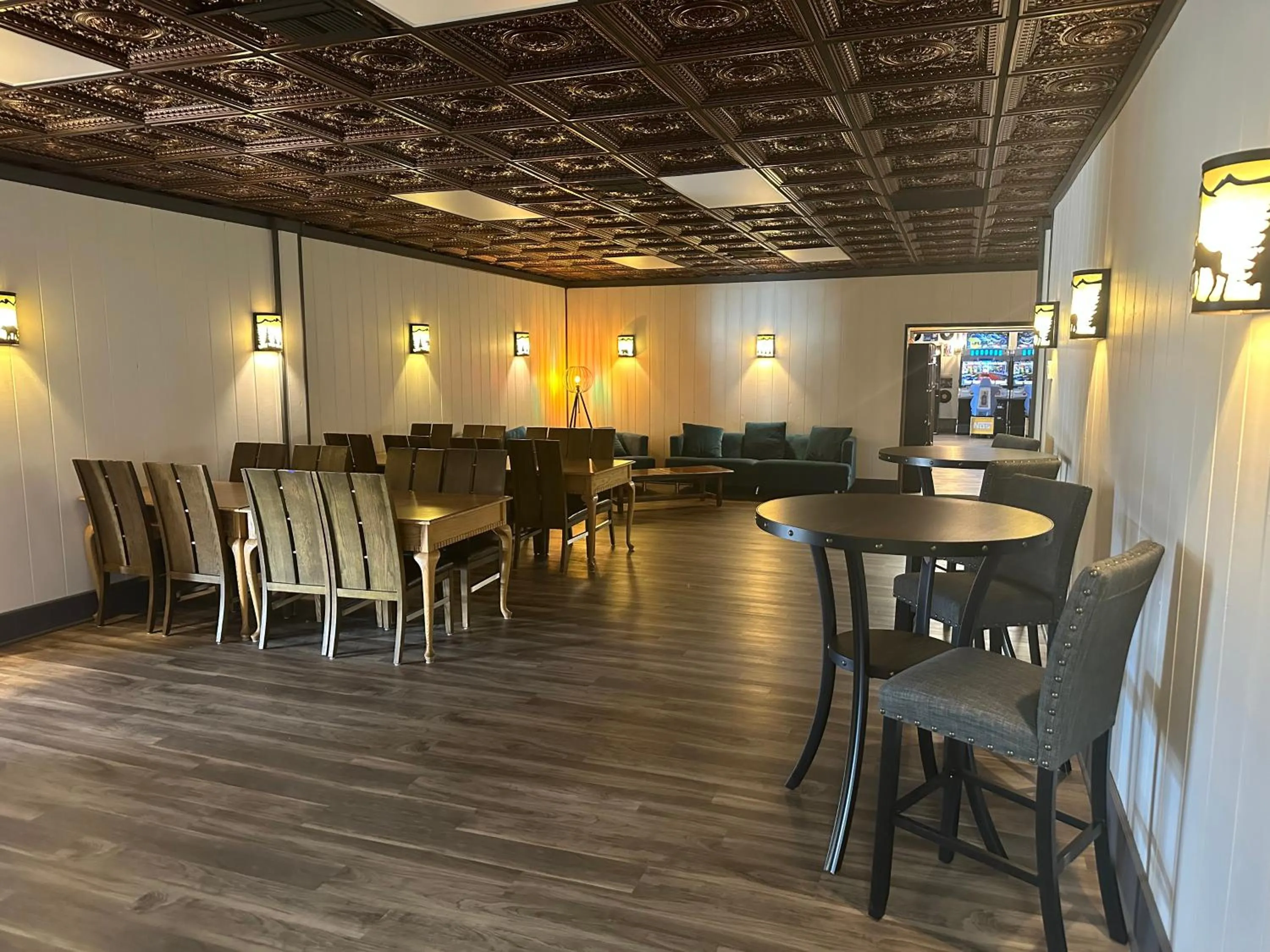 Seating area in Expedition Lodge Estes Park at Rocky Mtn National Park