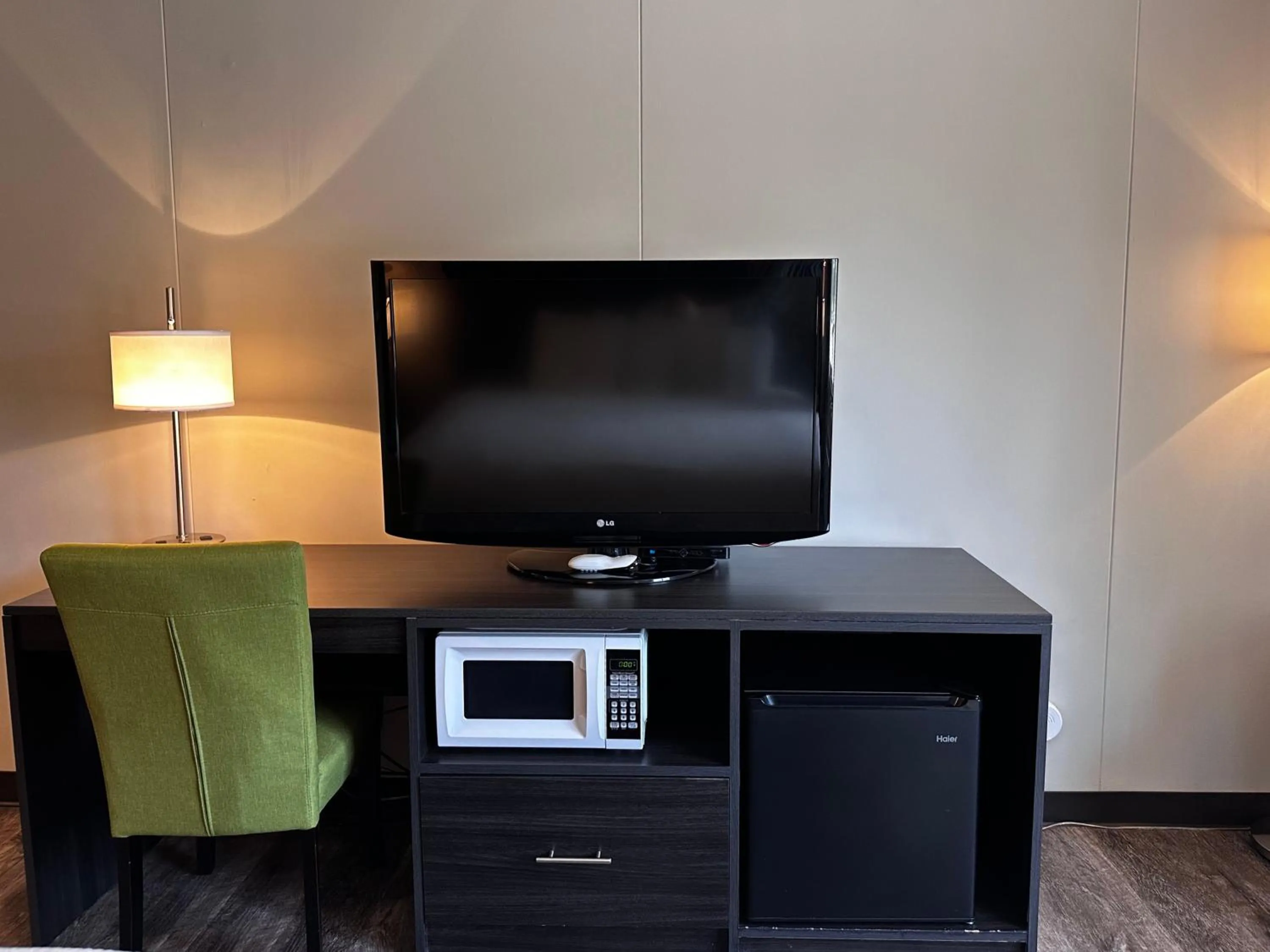 TV and multimedia in Expedition Lodge Estes Park at Rocky Mtn National Park