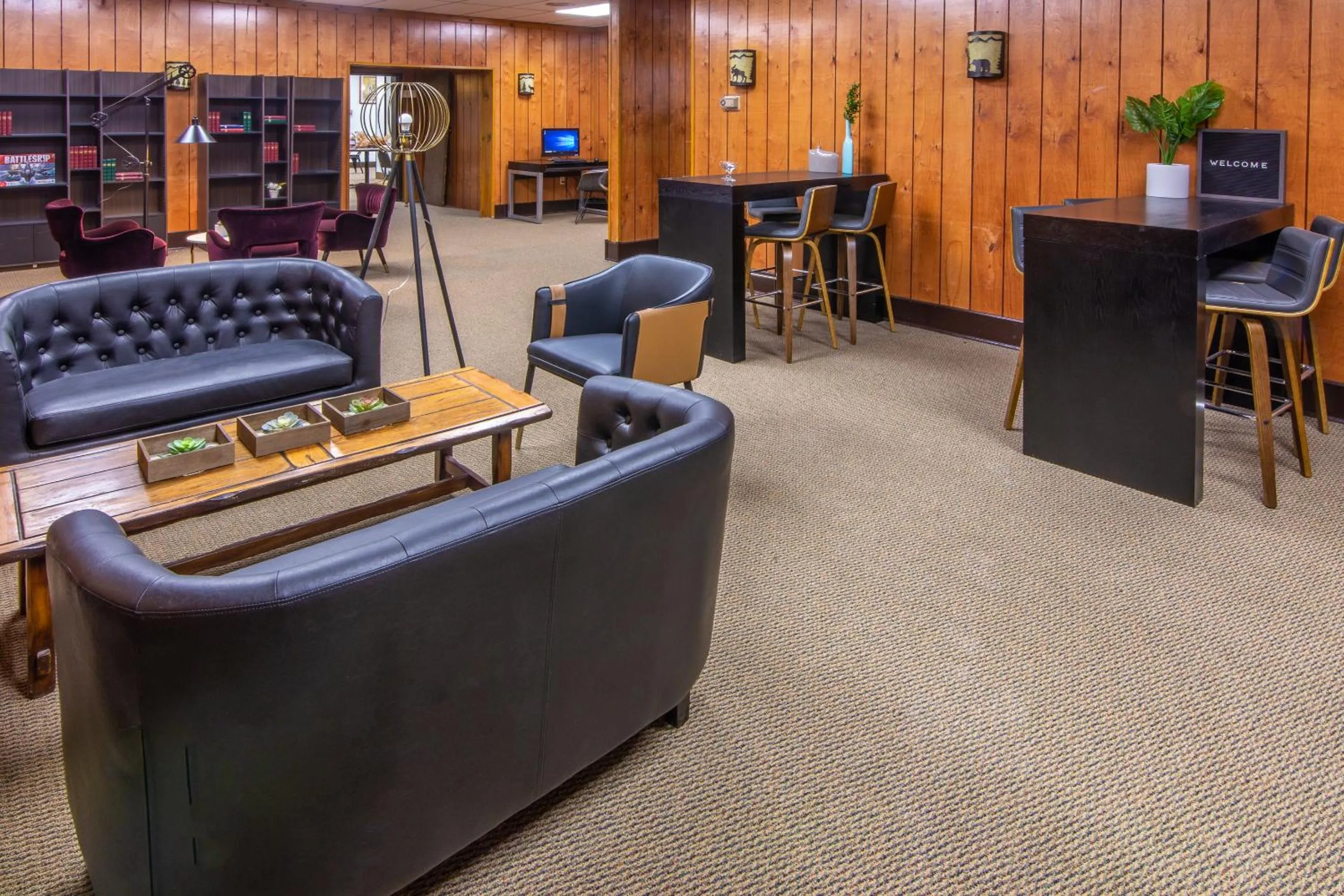 Living room in Expedition Lodge Estes Park at Rocky Mtn National Park