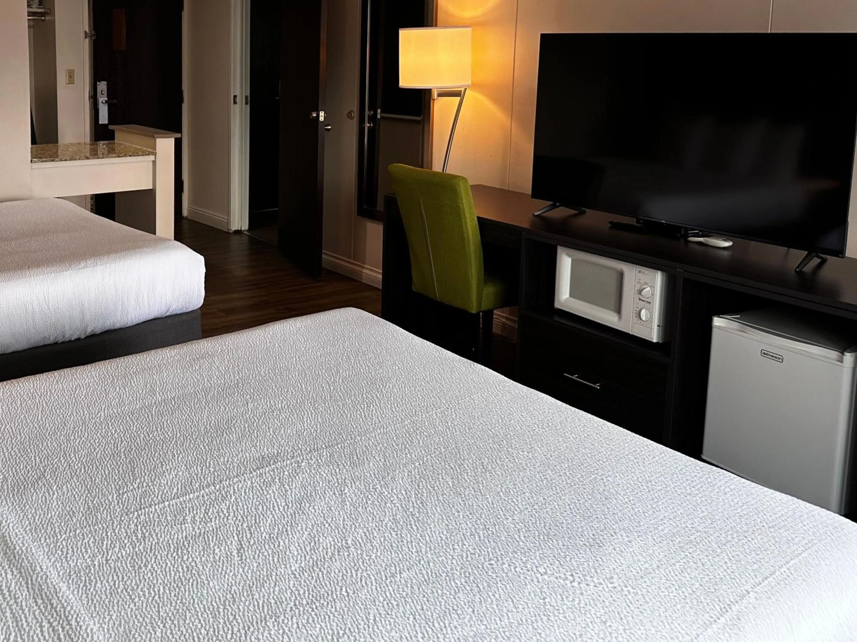 TV and multimedia, Bed in Expedition Lodge Estes Park at Rocky Mtn National Park