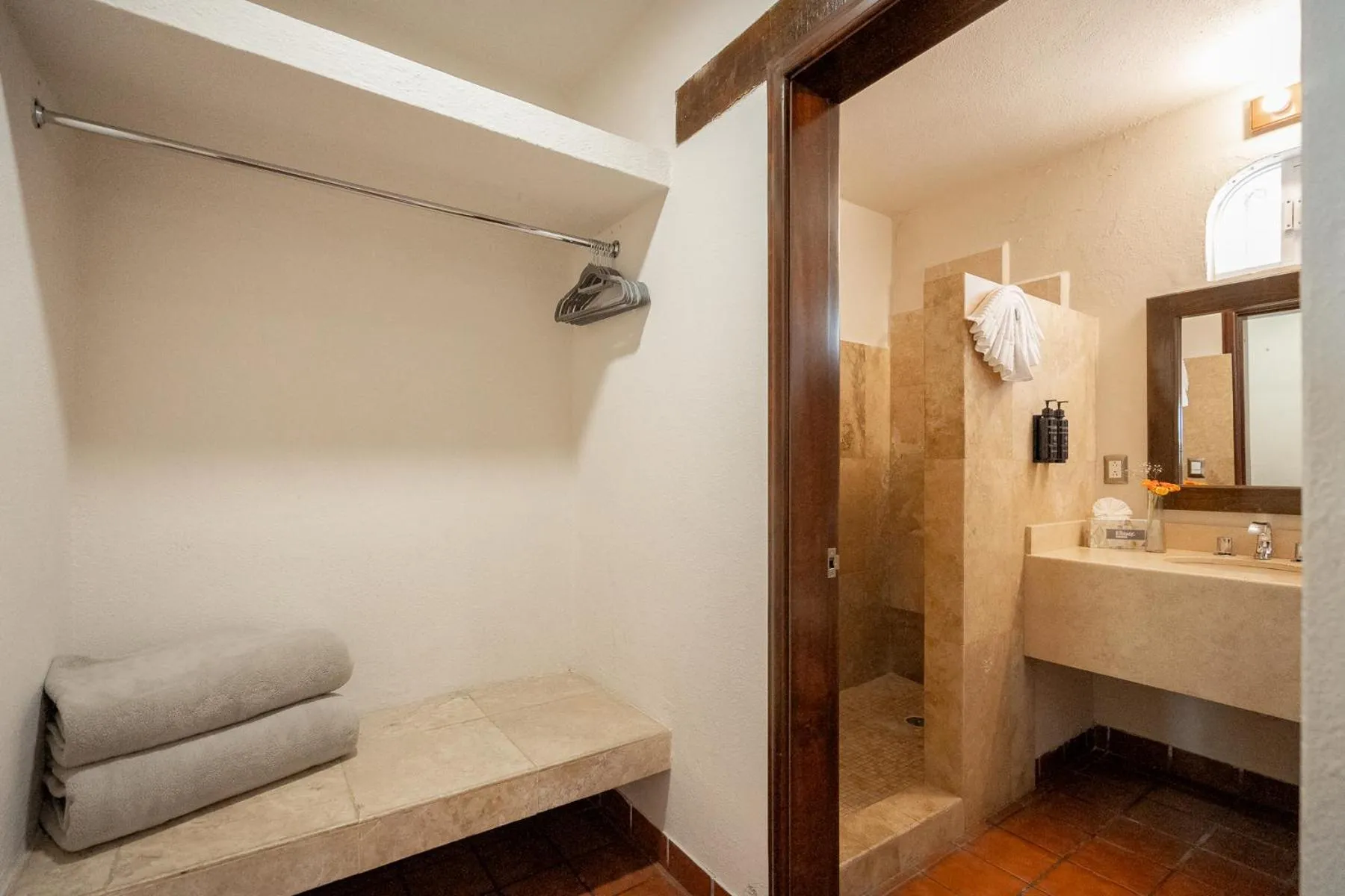 Shower in Hotel & Suites El Moro