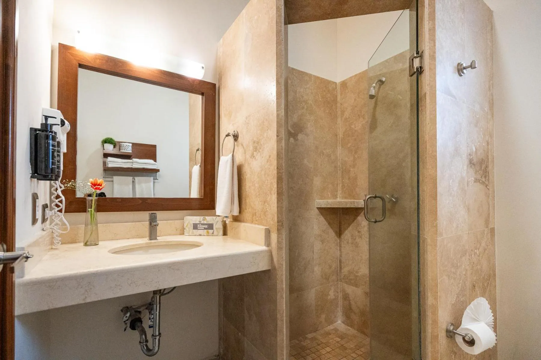 Shower in Hotel & Suites El Moro