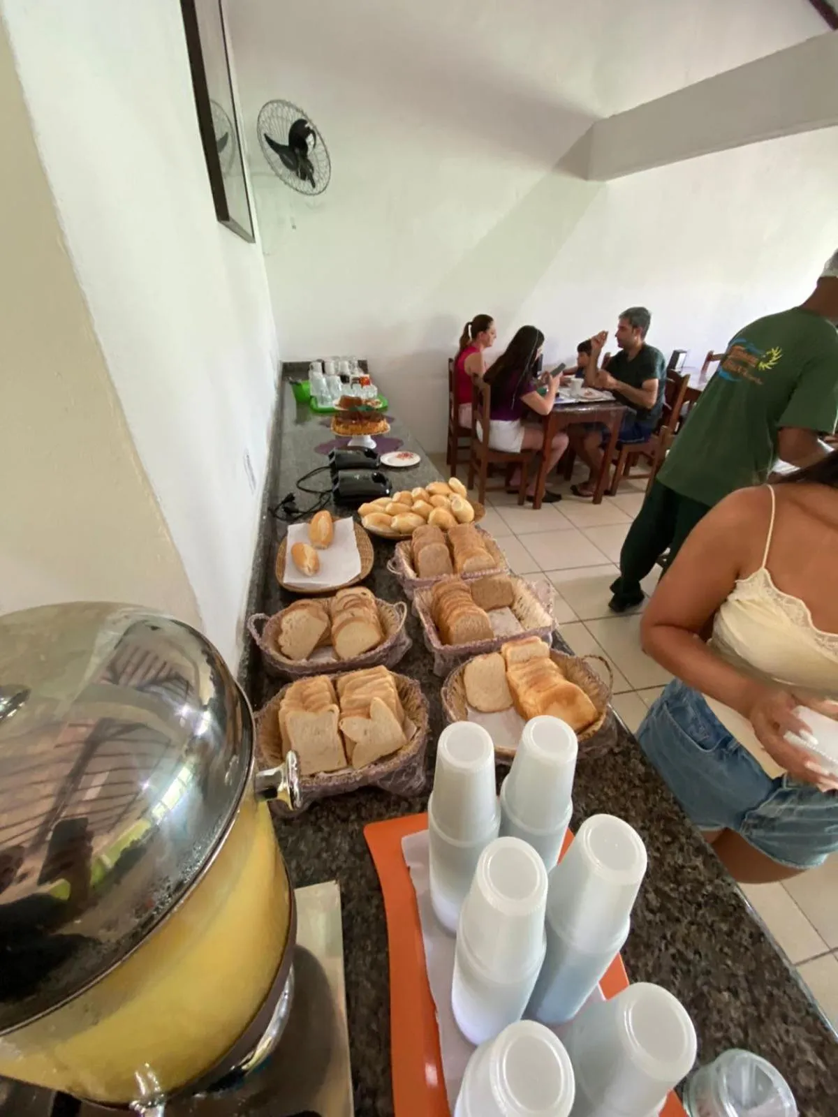 Restaurant/places to eat in Pousada Ferradura Beach