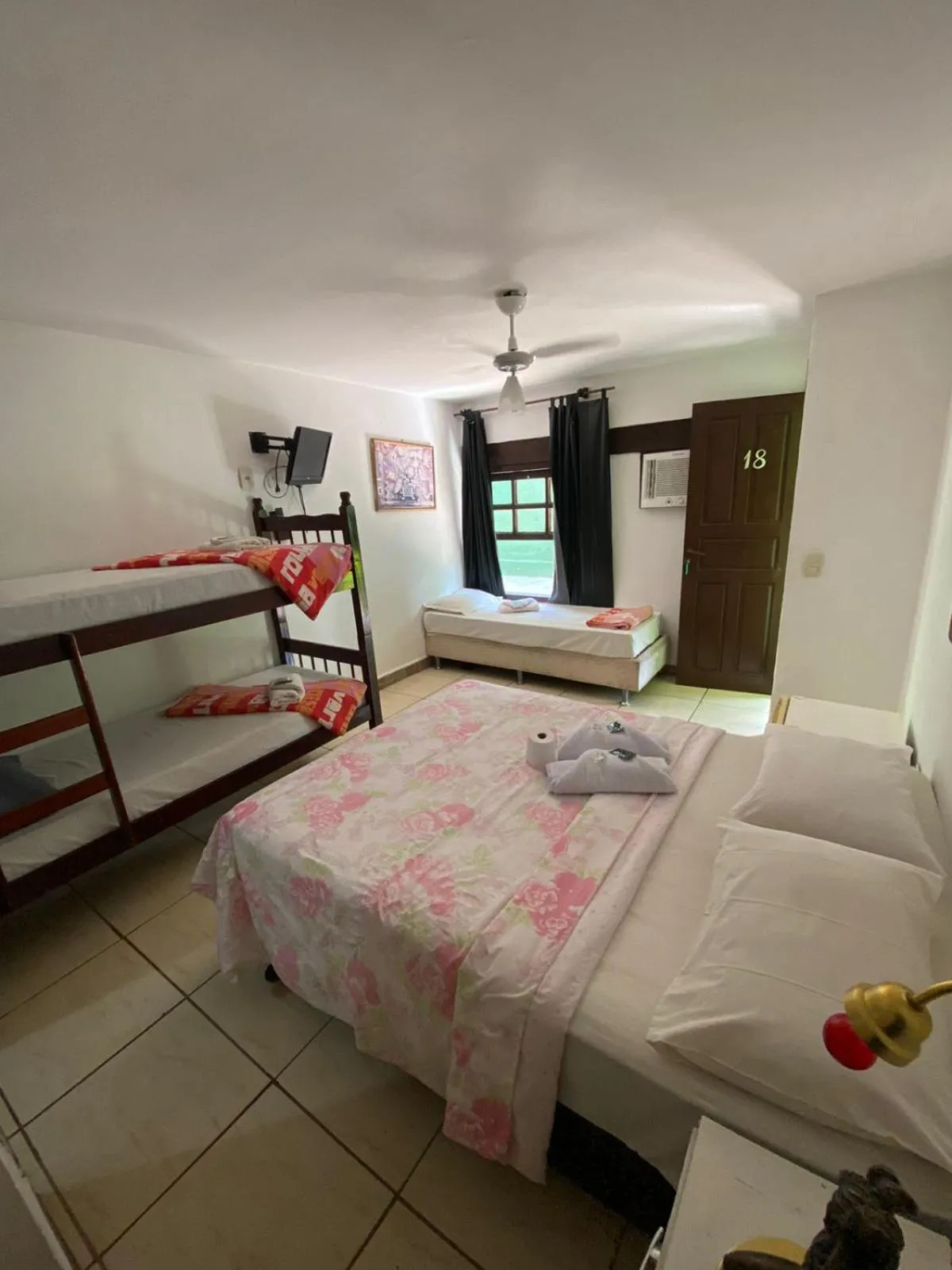 Bed in Pousada Ferradura Beach