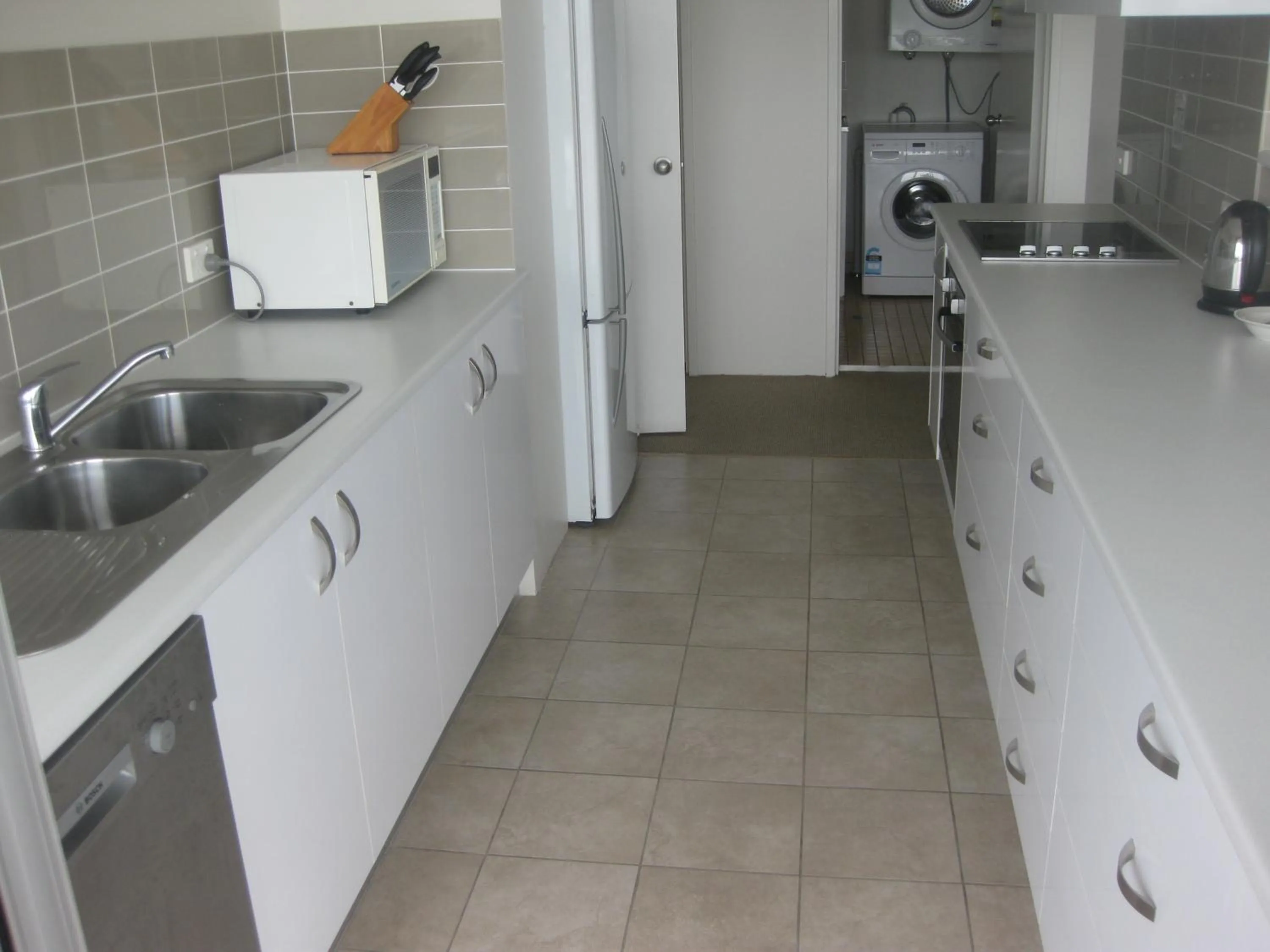 Kitchen or kitchenette in Fairthorpe Apartments