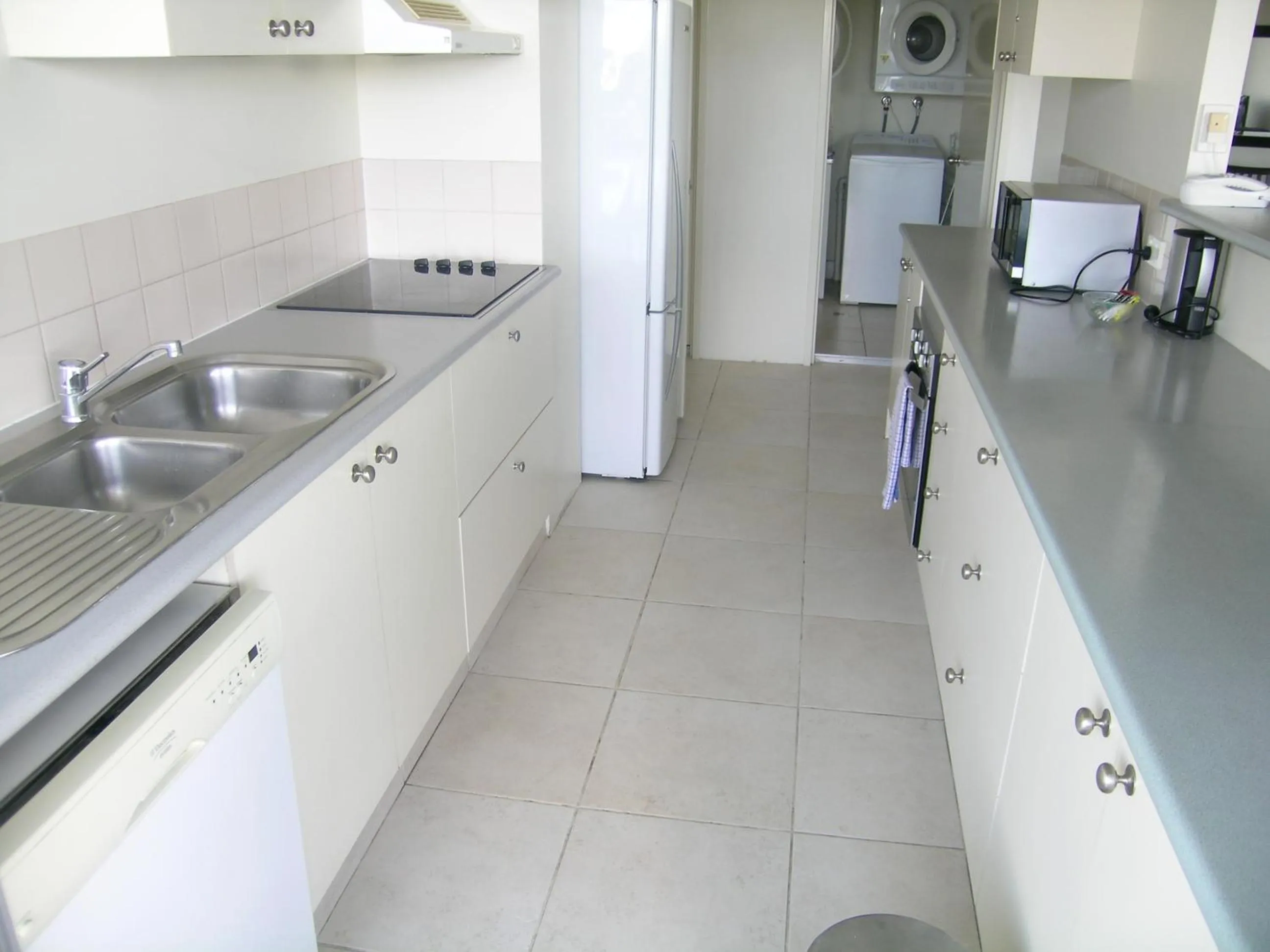 Kitchen or kitchenette in Fairthorpe Apartments