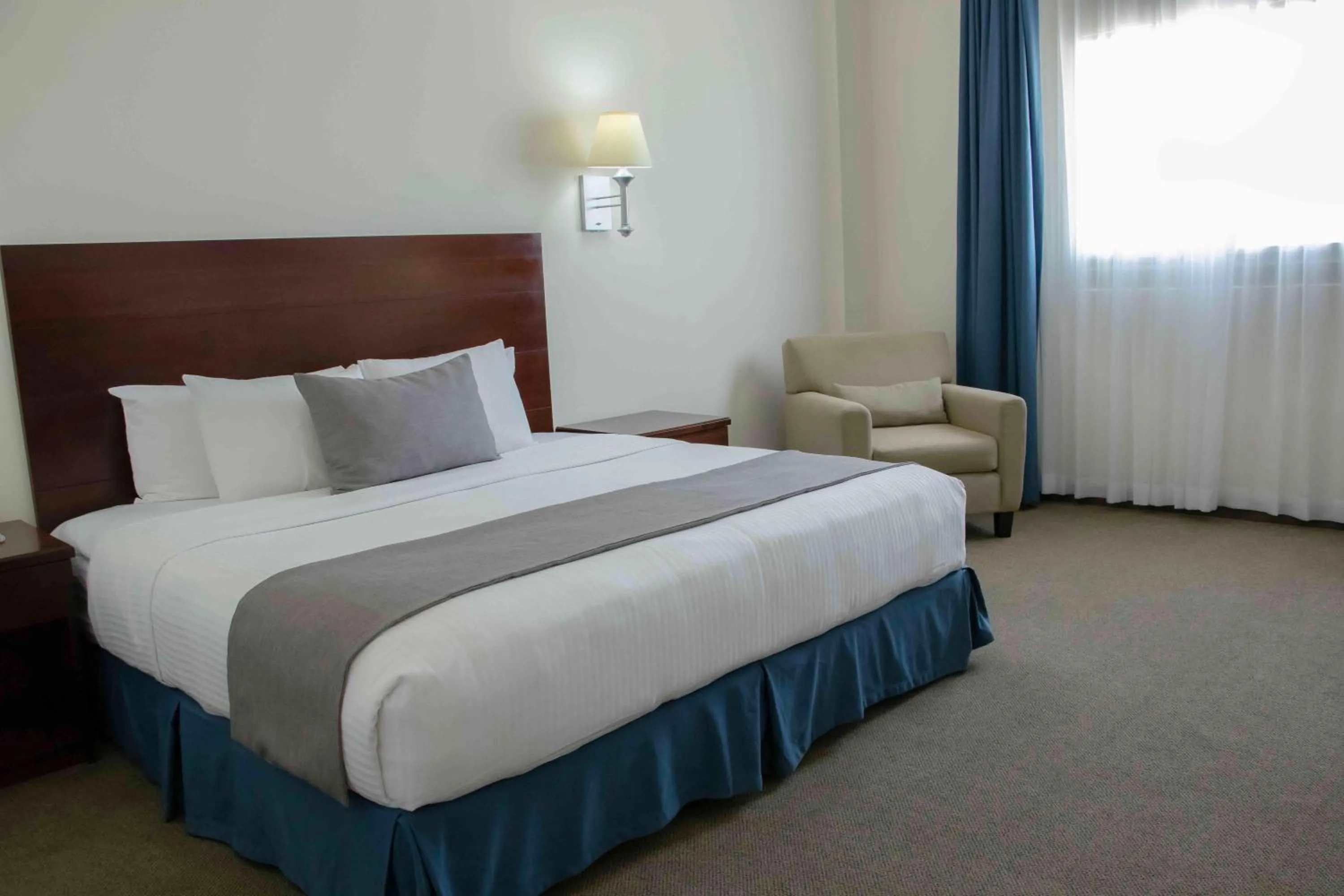 Bed in Hotel Aeropuerto Los Cabos