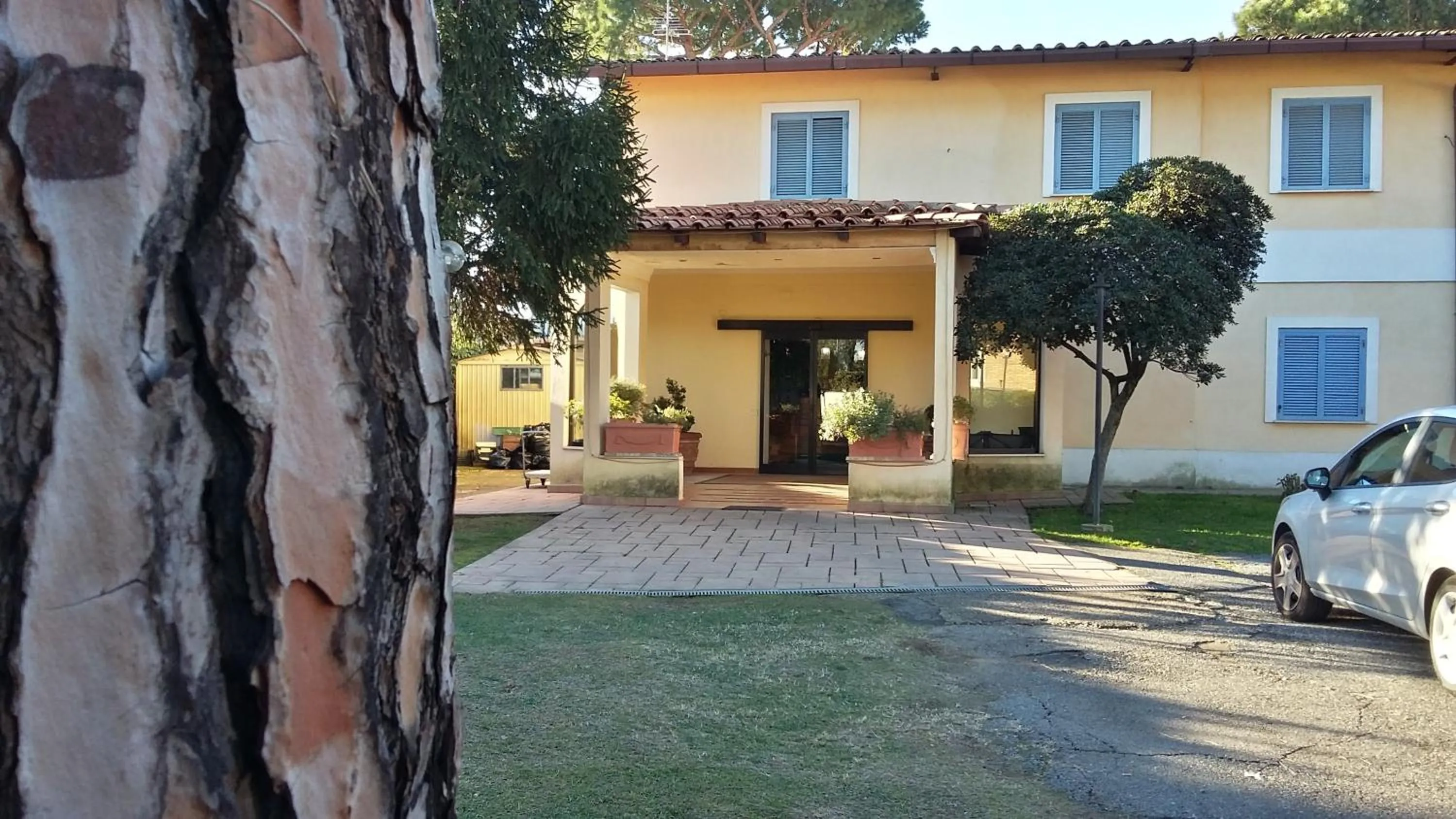Facade/entrance in Hotel Quadrifoglio by Mancini