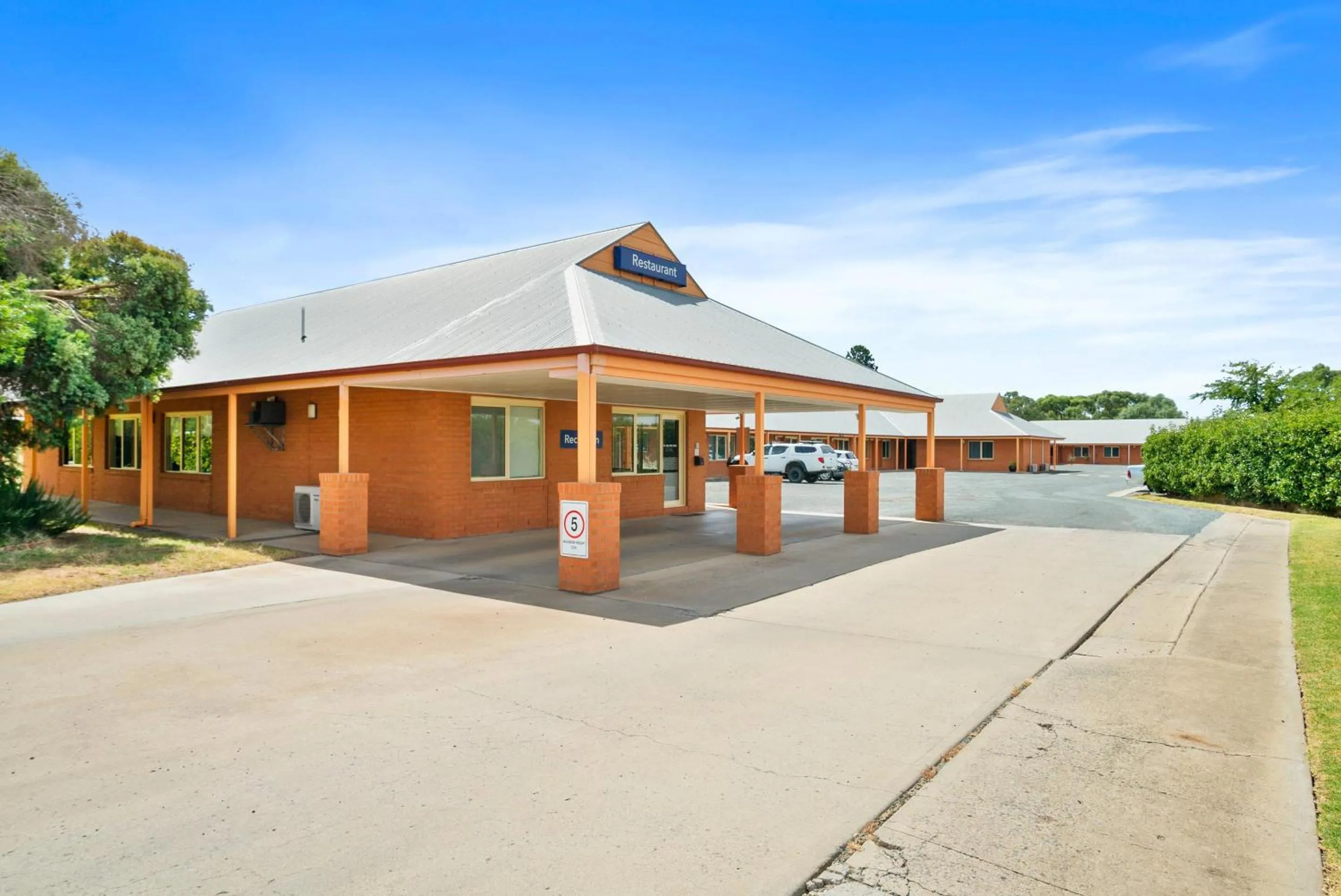 Property building in Comfort Inn Bishops Lodge